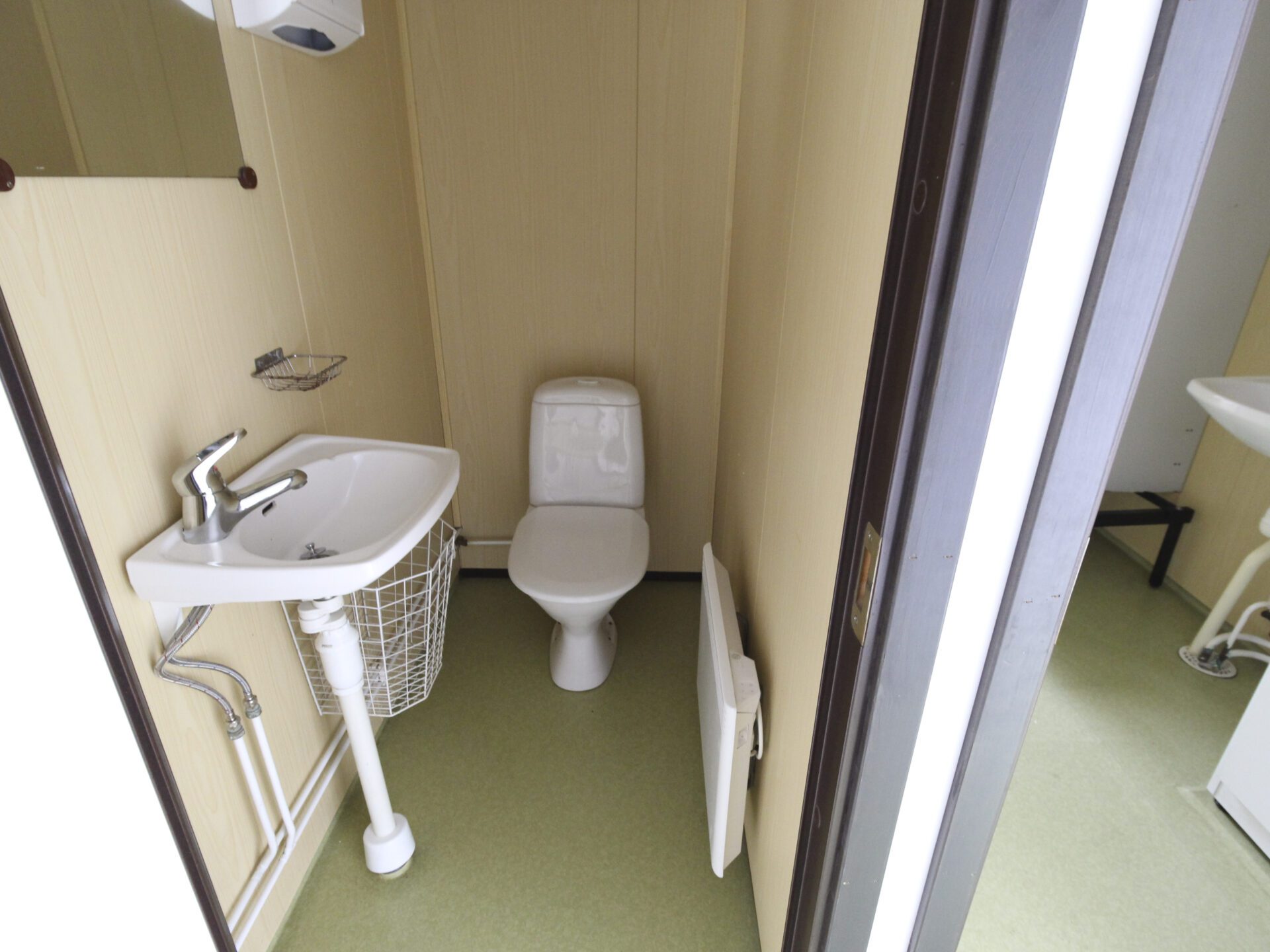 Beg. Kontorsbod med WC och dusch - Bild 10