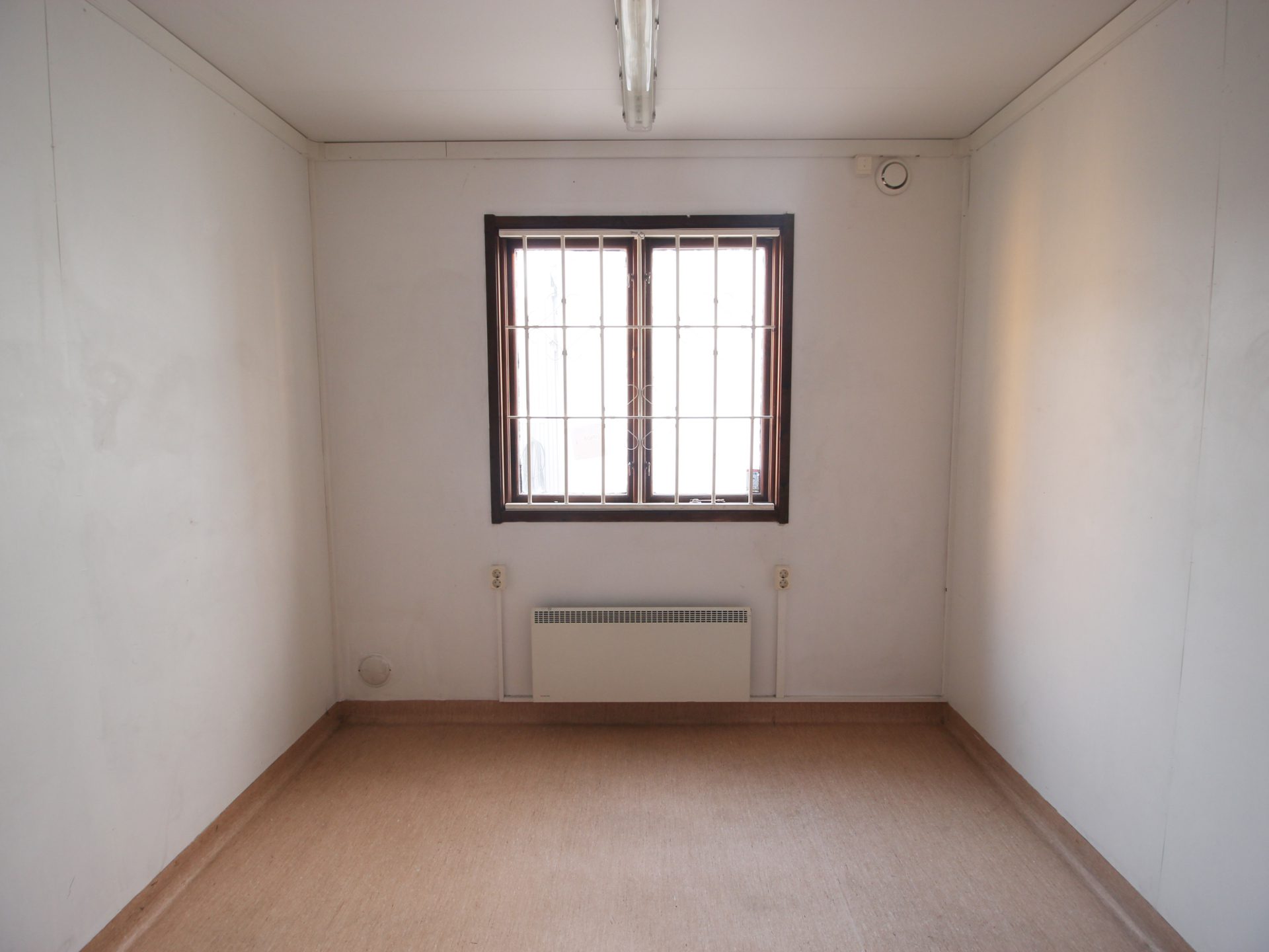 Beg. kontorsbod / arbetsbod med 2 rum - Bild 2