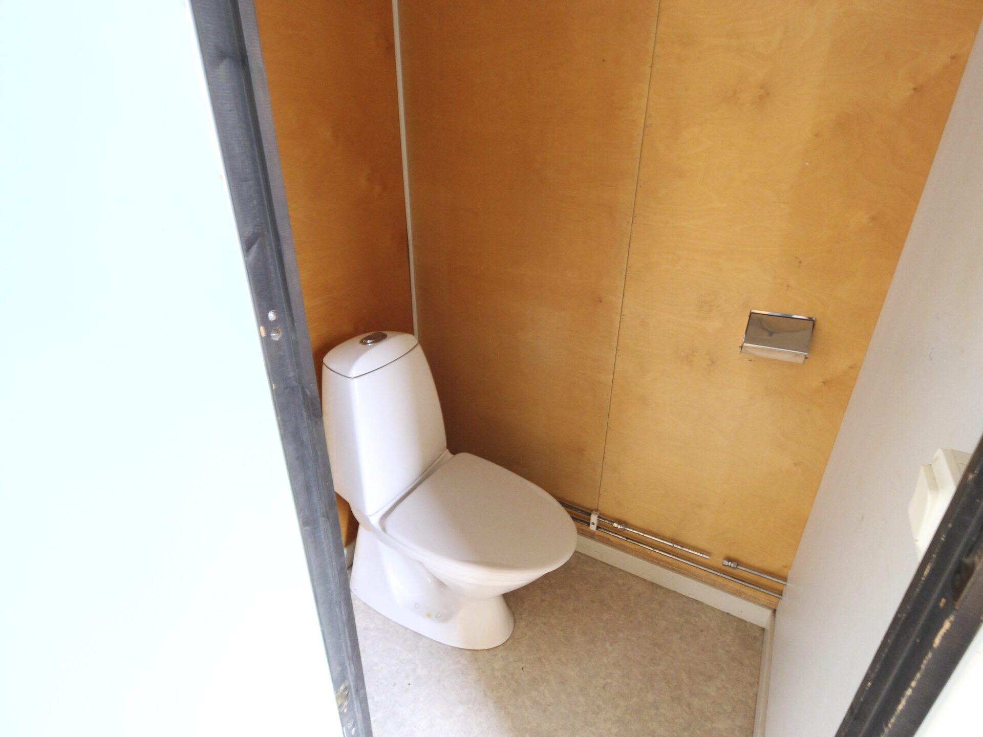 beg. kontorsbod med 2 WC och dusch - Bild 12