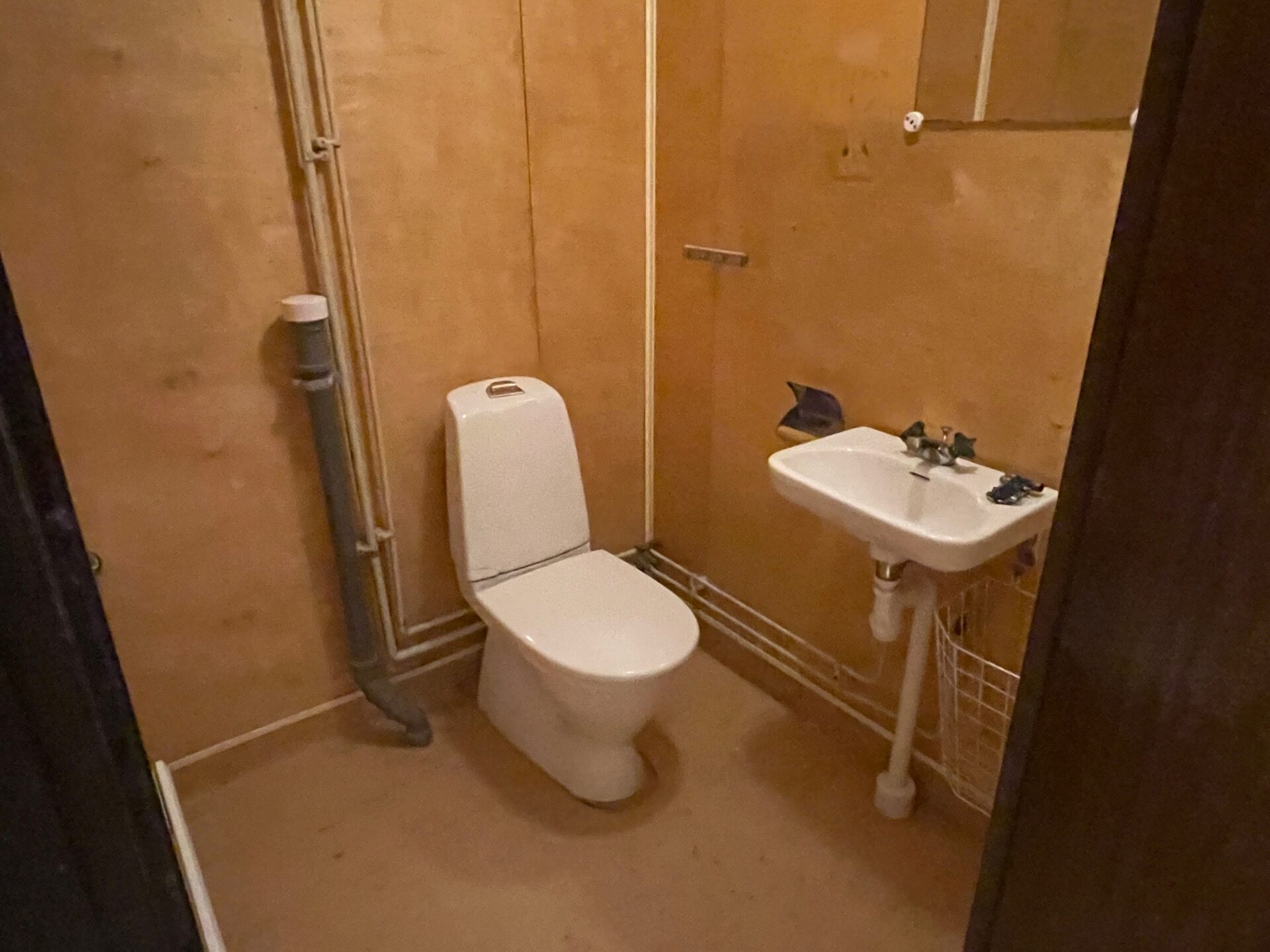 Beg. Sanitetsbod med 3st WC samt 4st duschar - Bild 7