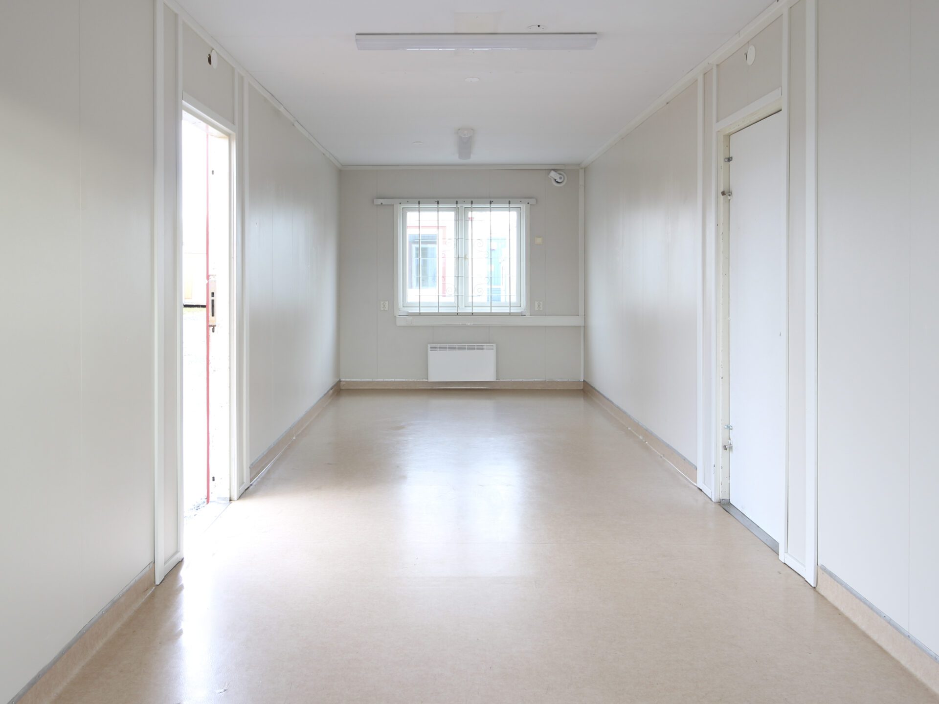 Beg. kontorsbod med öppen planlösning - Bild 3