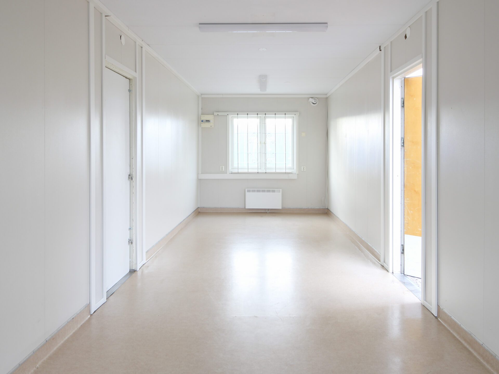 Beg. kontorsbod med öppen planlösning - Bild 4