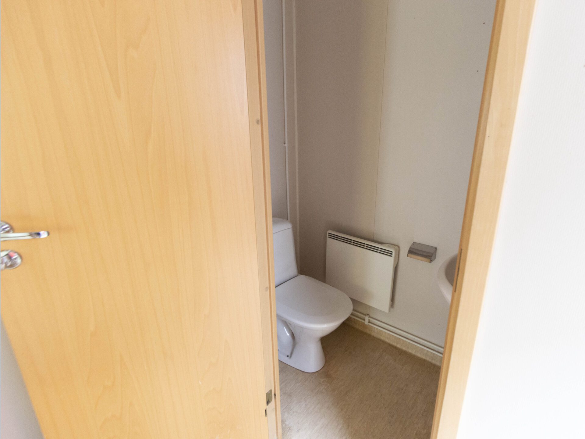 Beg. kontorsbod med wc och pentry - Bild 7
