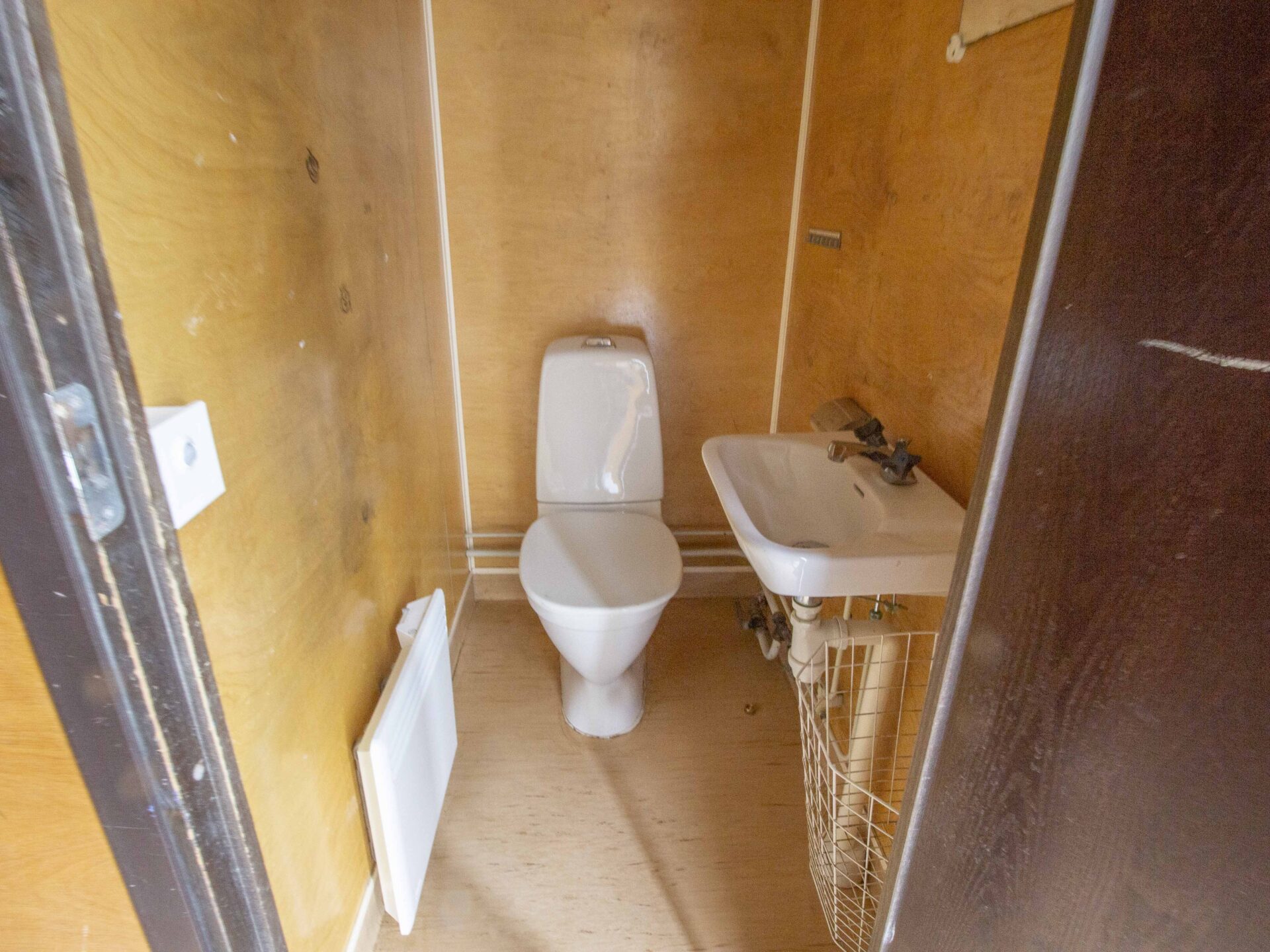 Beg. Sanitetsbod med 3st WC samt 4st duschar - Bild 6