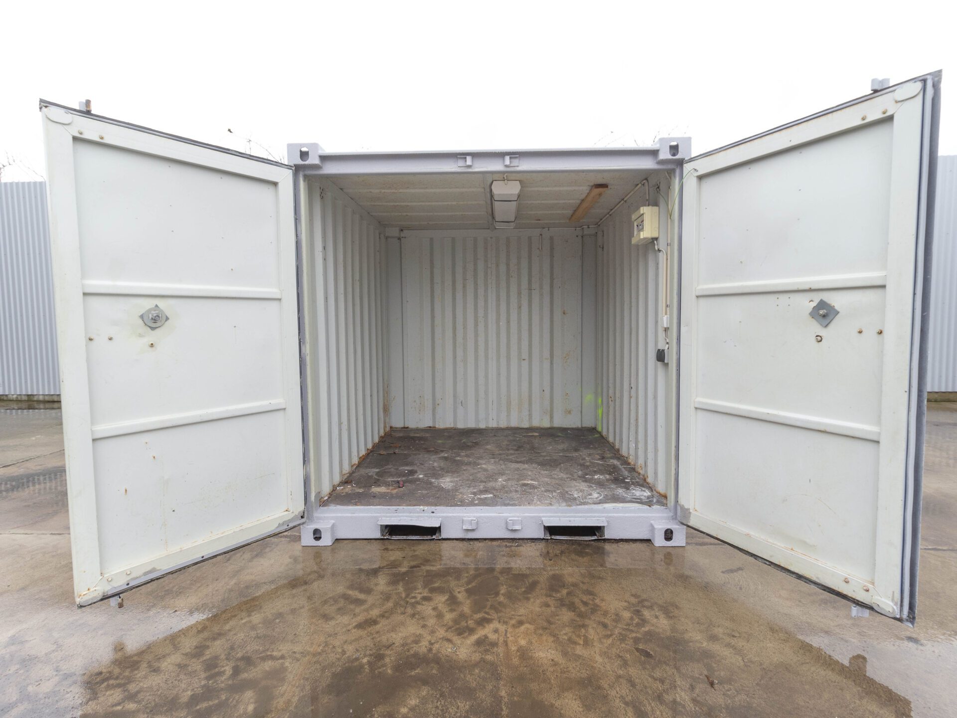 Beg. Förrådscontainer 8 fot med elcentral - Bild 6
