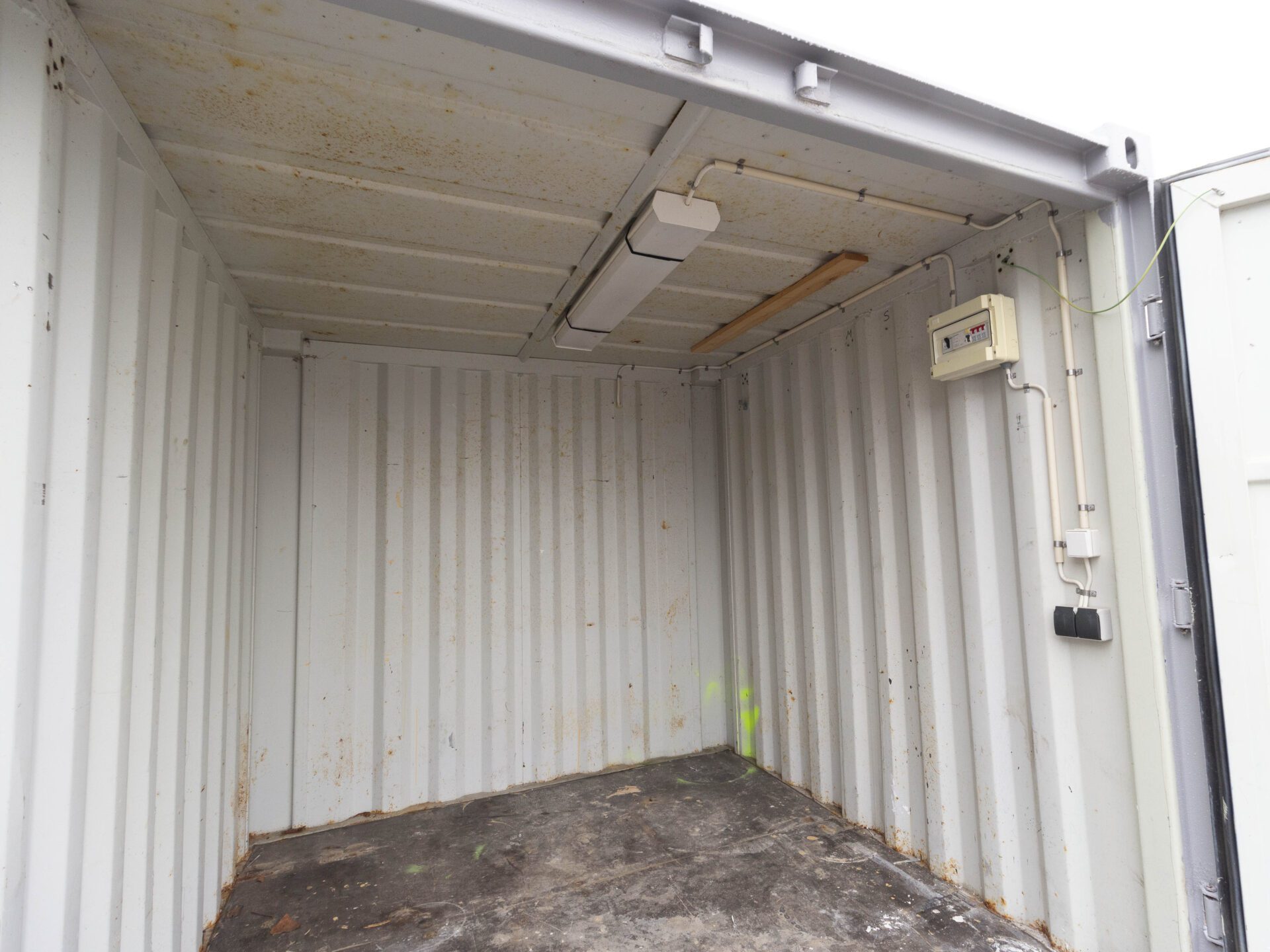 Beg. Förrådscontainer 8 fot med elcentral - Bild 7