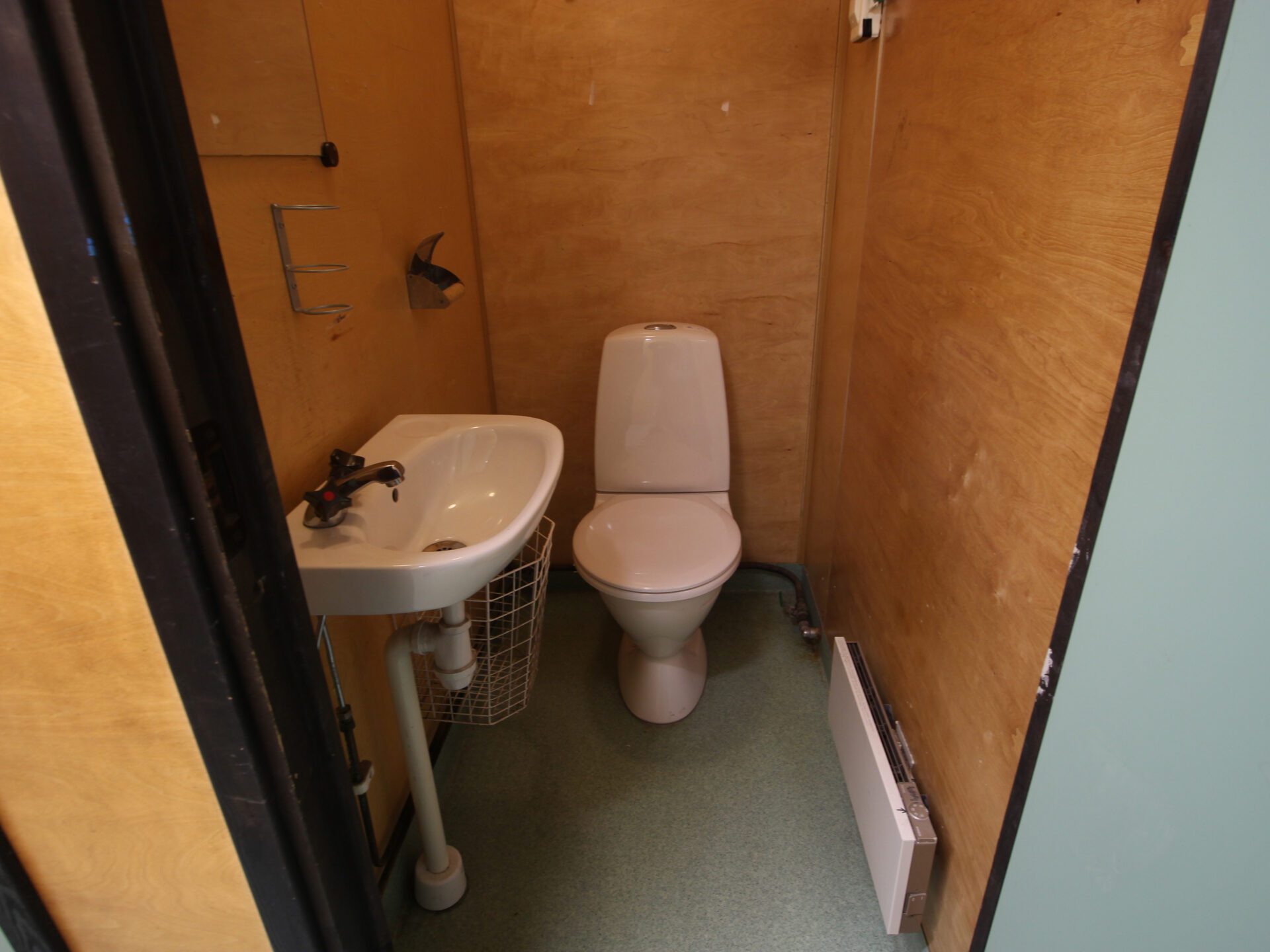 Beg. Personalbod med 3 WC - Bild 8