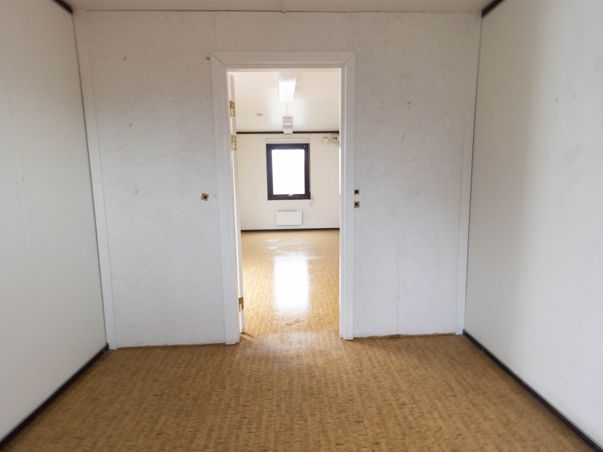 Beg. kontorsbod med en innervägg - Bild 4