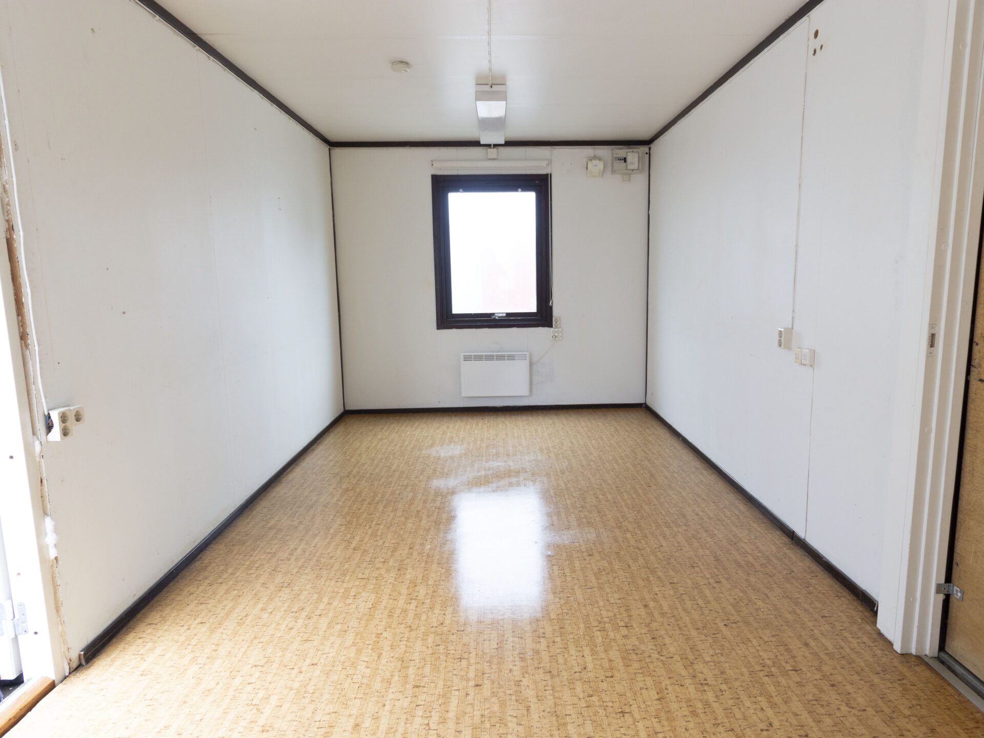 Beg. kontorsbod med en innervägg - Bild 3