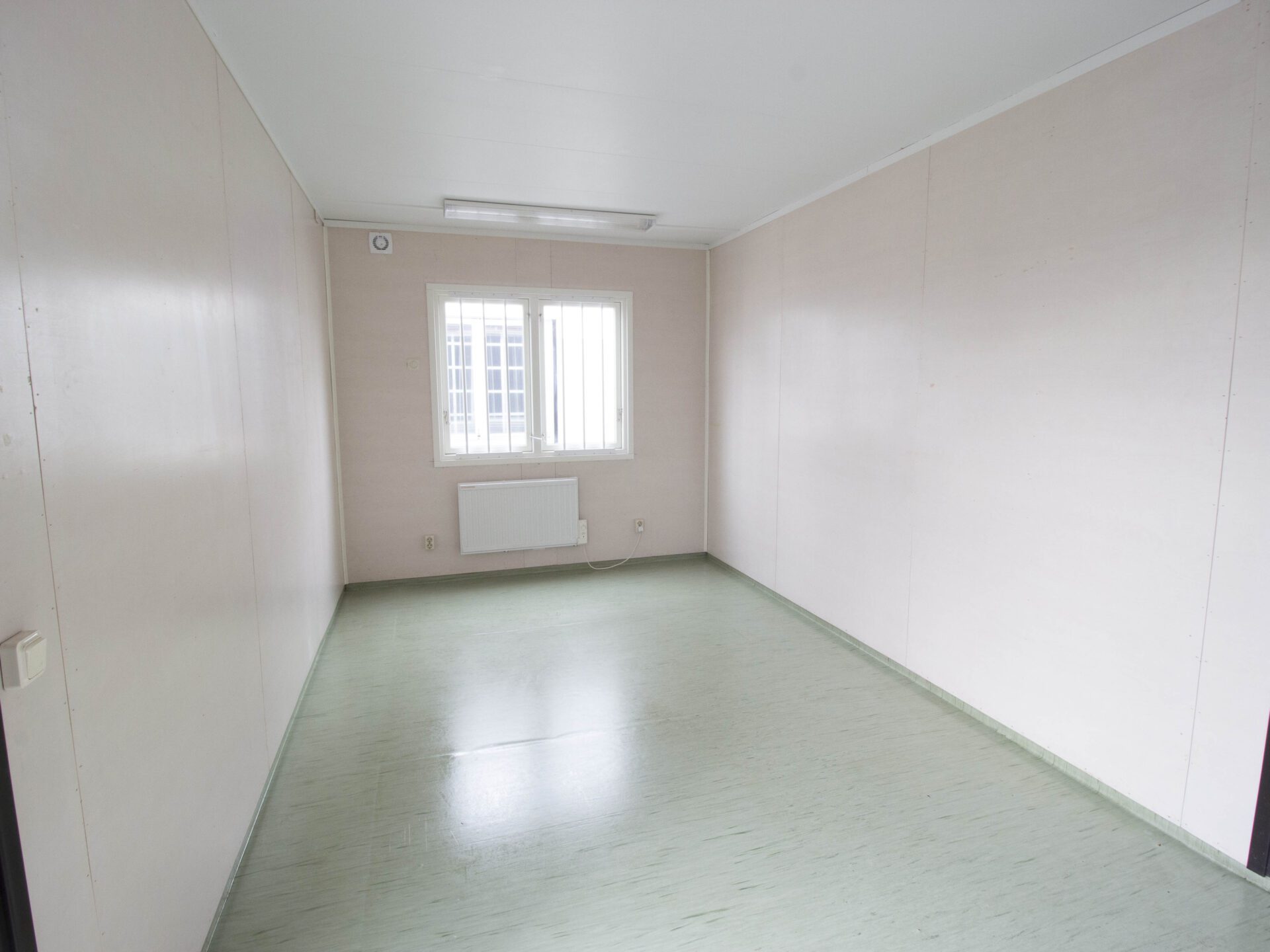 Beg. kontorsbod med pentry och WC - Bild 7