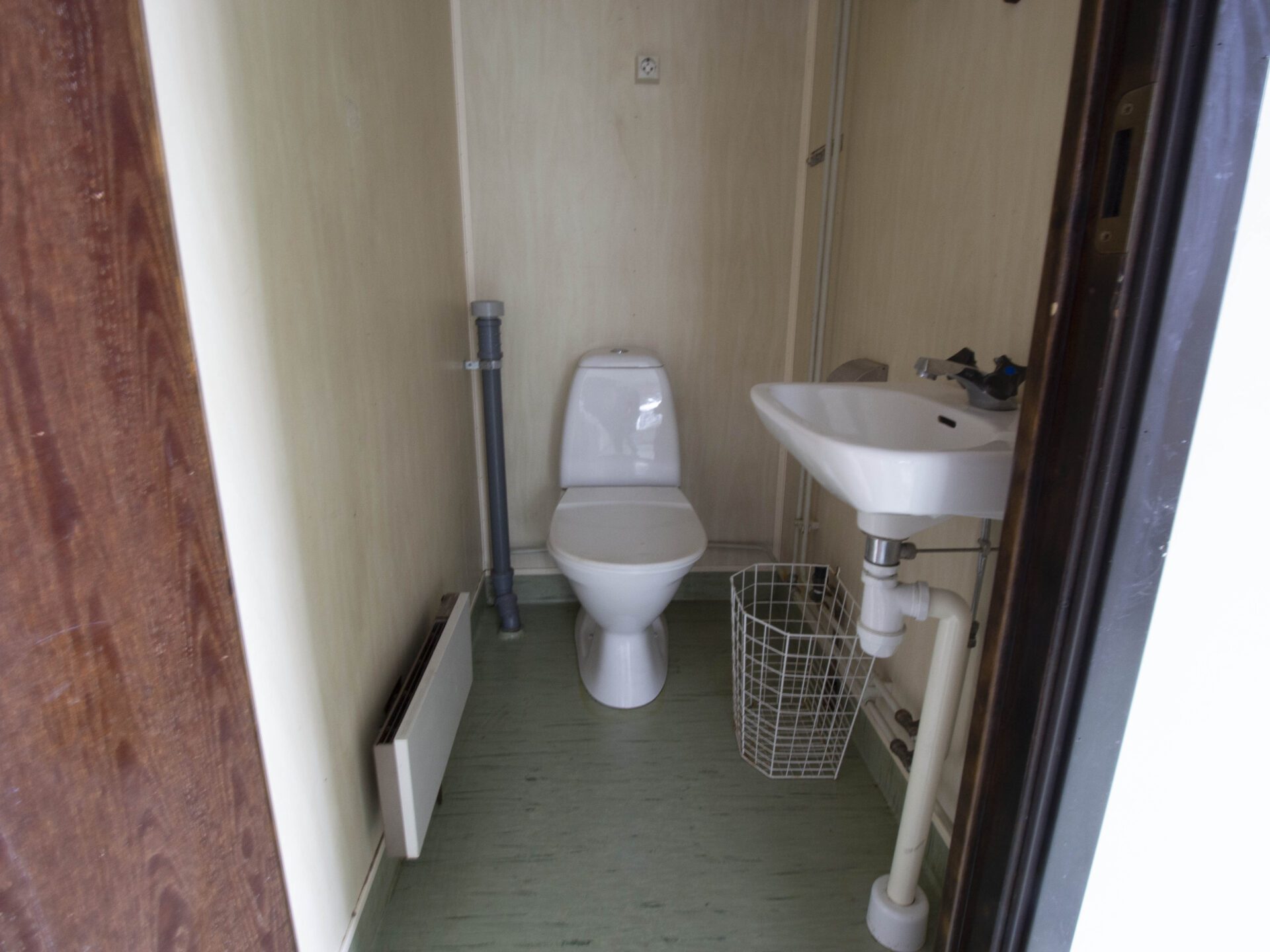 Beg. kontorsbod med pentry och WC - Bild 9