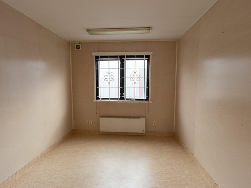 Beg. kontorsbod med en innervägg och två rum - Bild 5