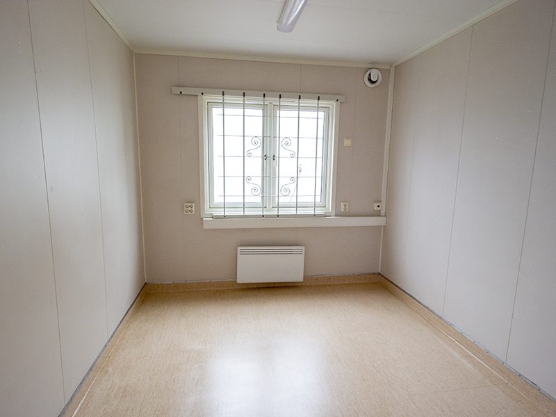 Beg. kontorsbod med en innervägg och två rum - Bild 5