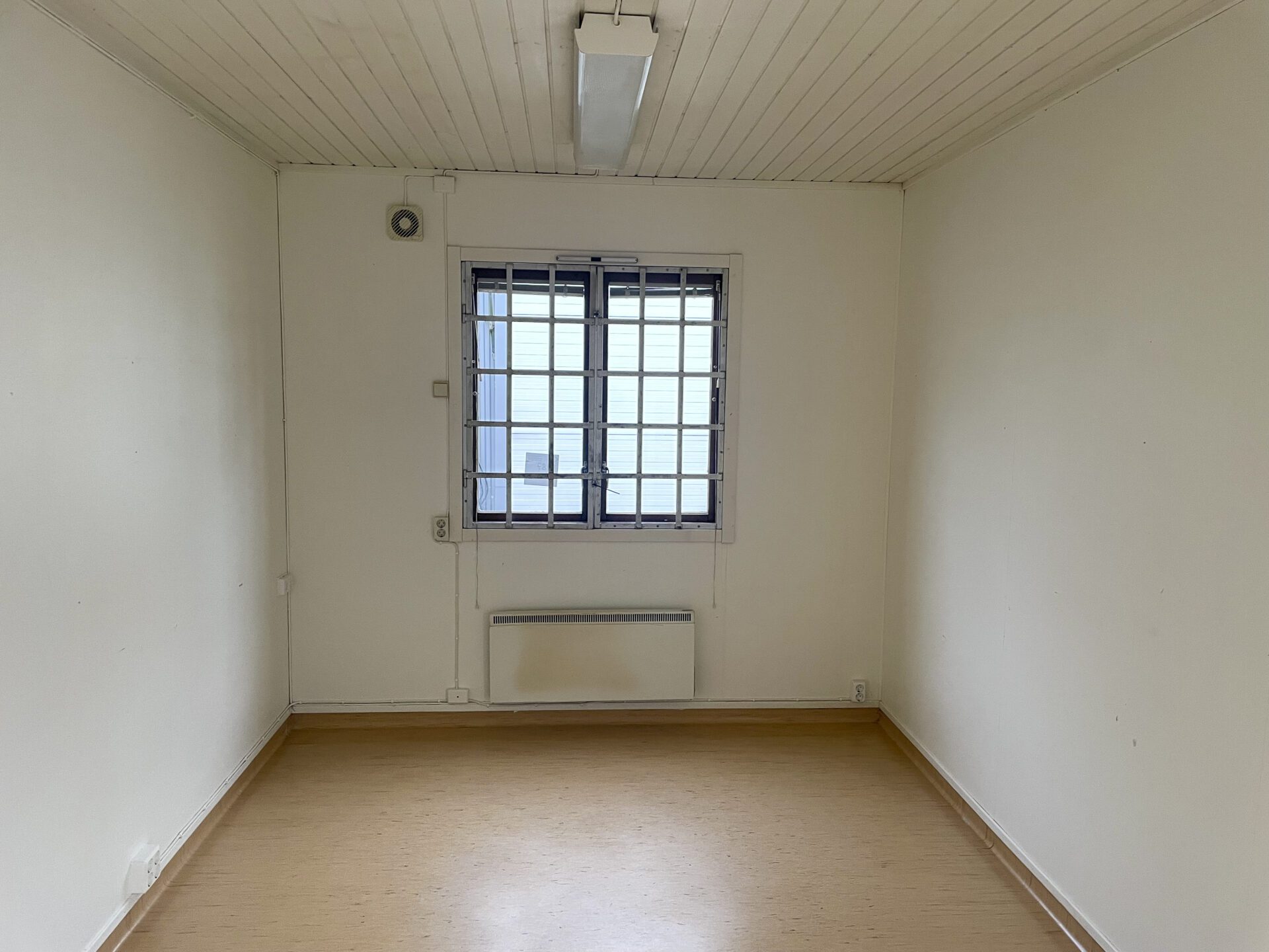 Beg. Kontorsbod med WC och pentry - Bild 5