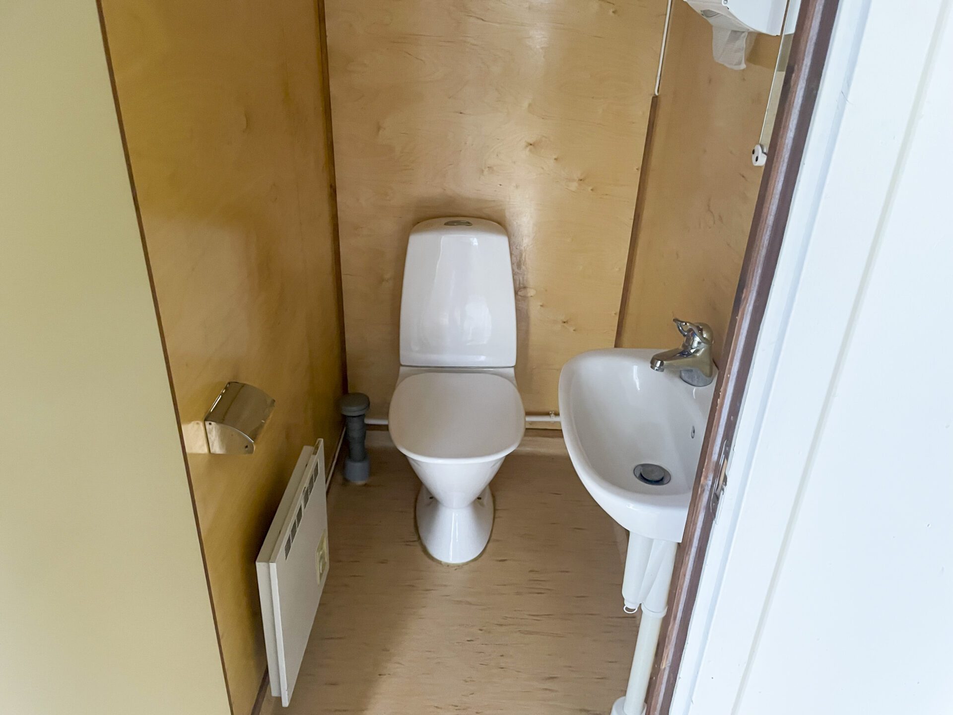 Beg. Kontorsbod med WC och pentry - Bild 7