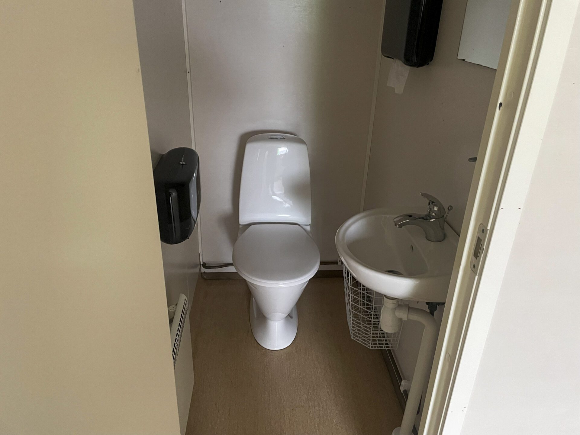 Beg. Kontorsbod med WC och pentry - Bild 5