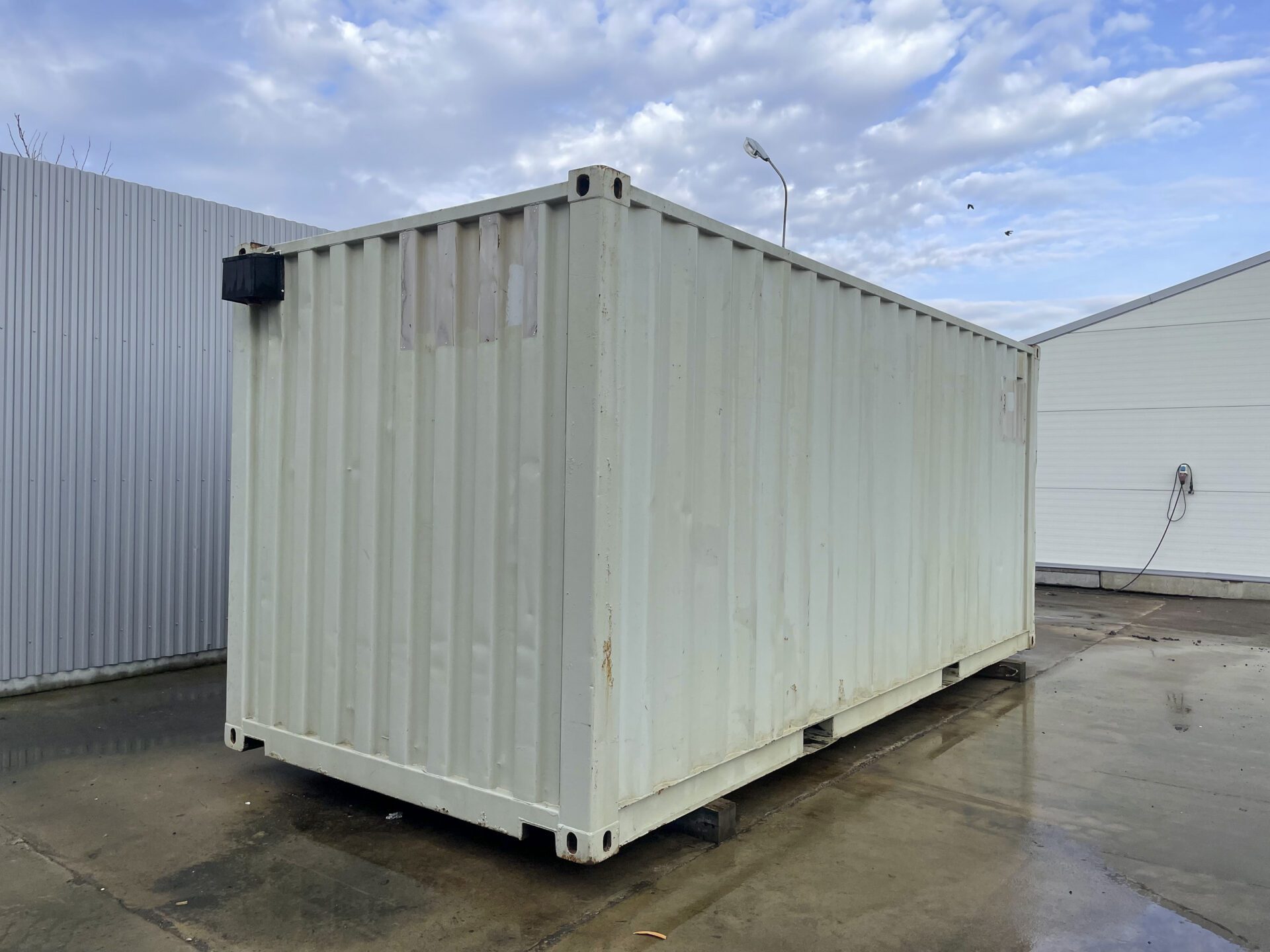 Beg. Isolerad 20 fots Container med El - Bild 4