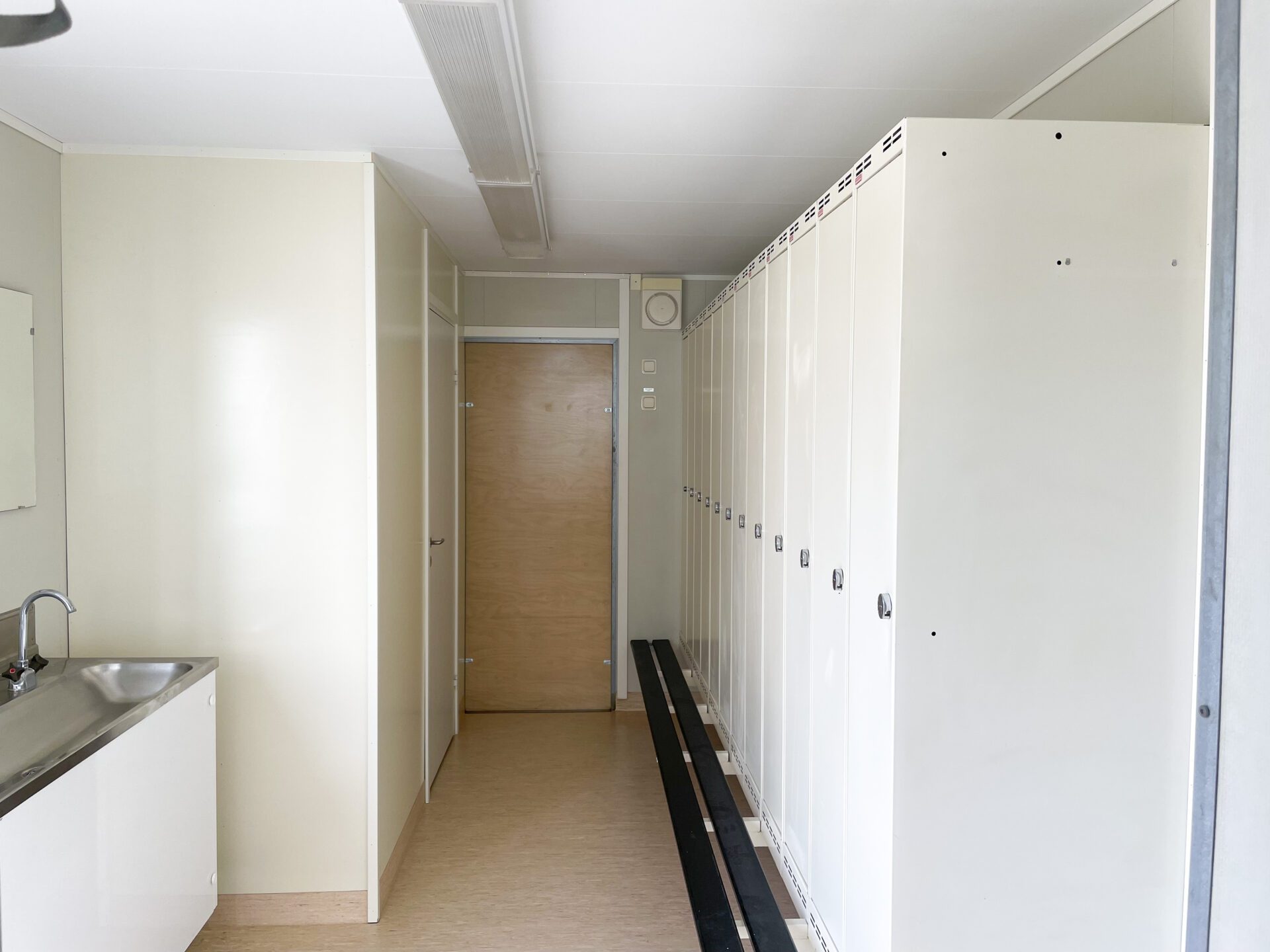 6-mans personalbod med ihopbyggd toalett och dusch - Bild 2