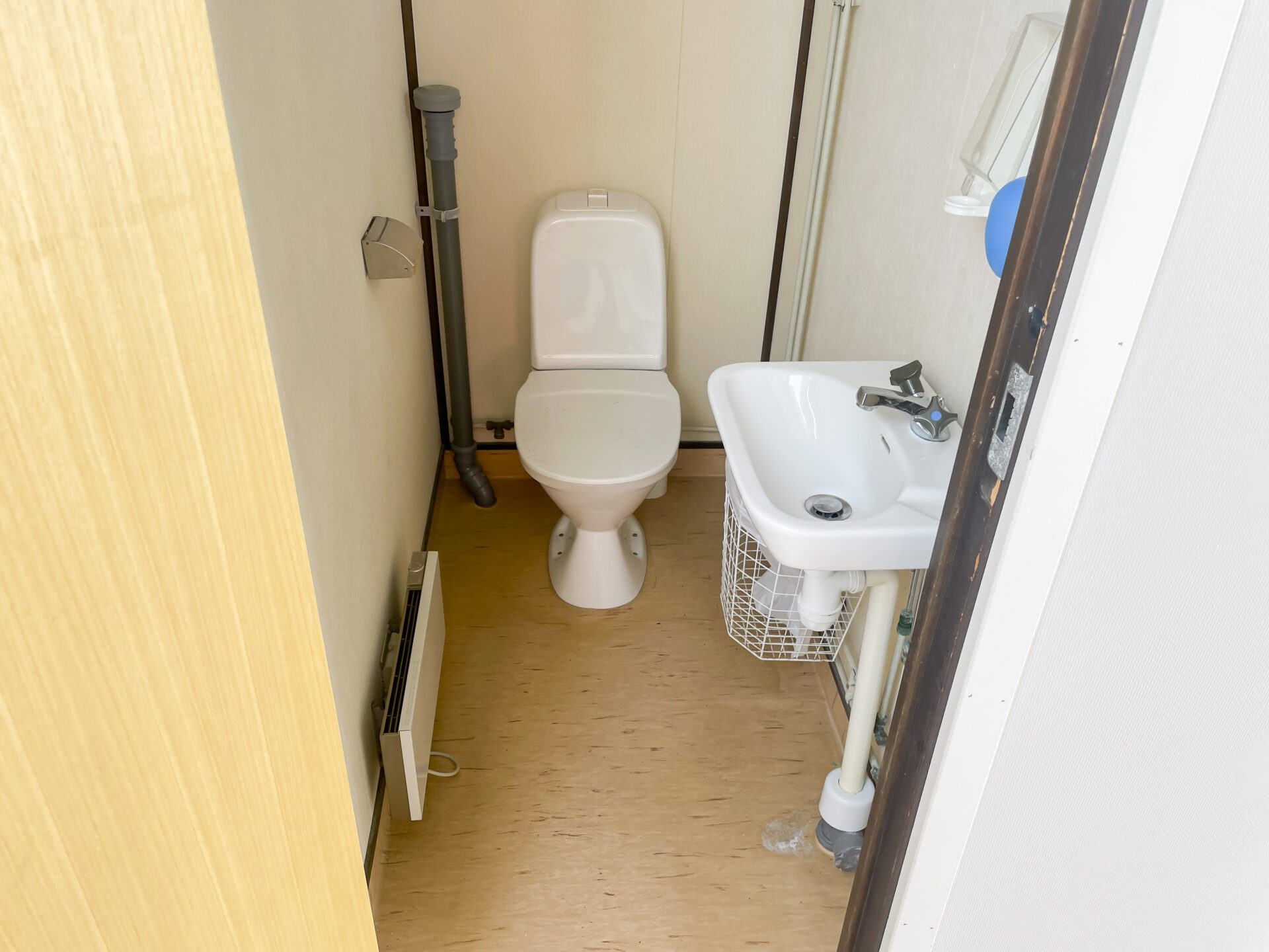 Kontorsbod med WC och pentry - Bild 6