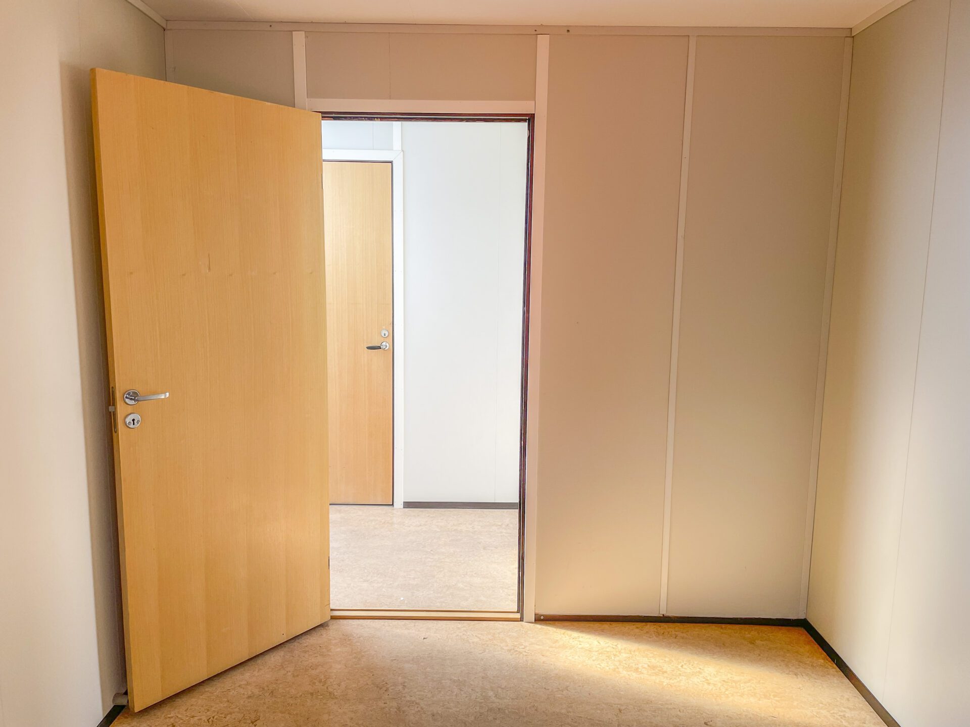 Kontorsbod med WC och pentry - Bild 10
