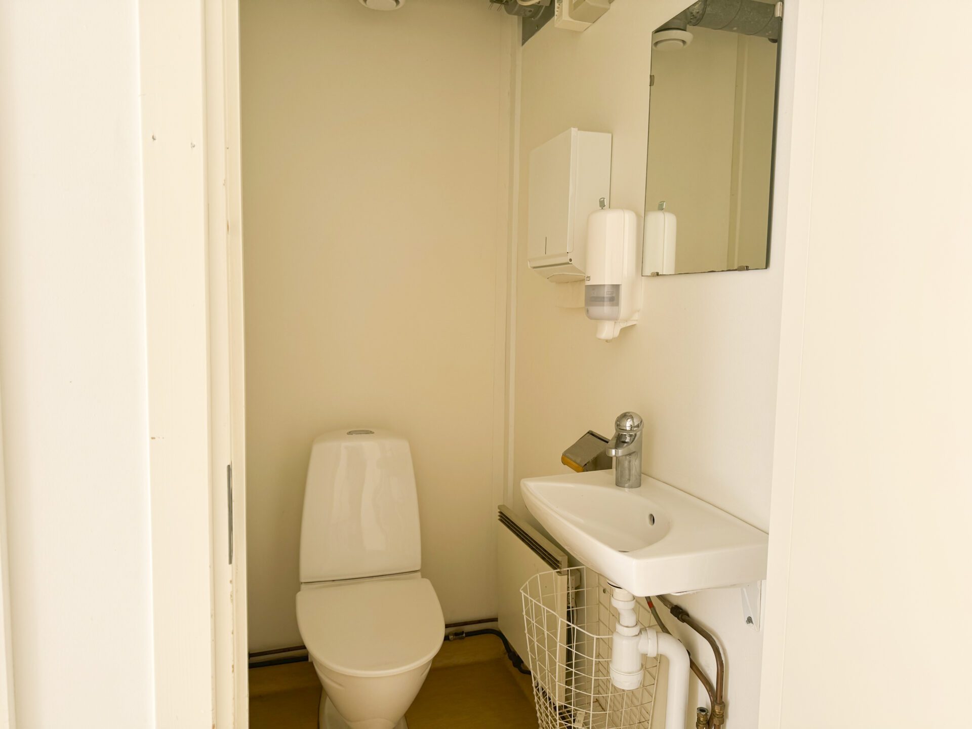 Beg. Entrébod med 2 WC - Bild 12
