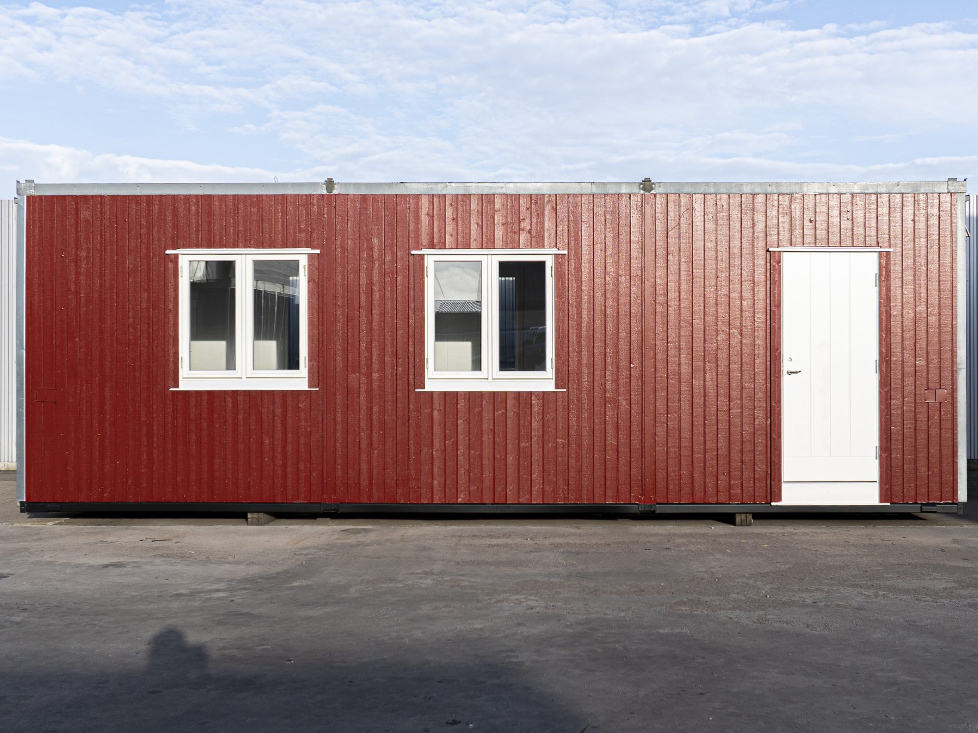 Fabriksrenoverad bod med extra fönster - Bild 3