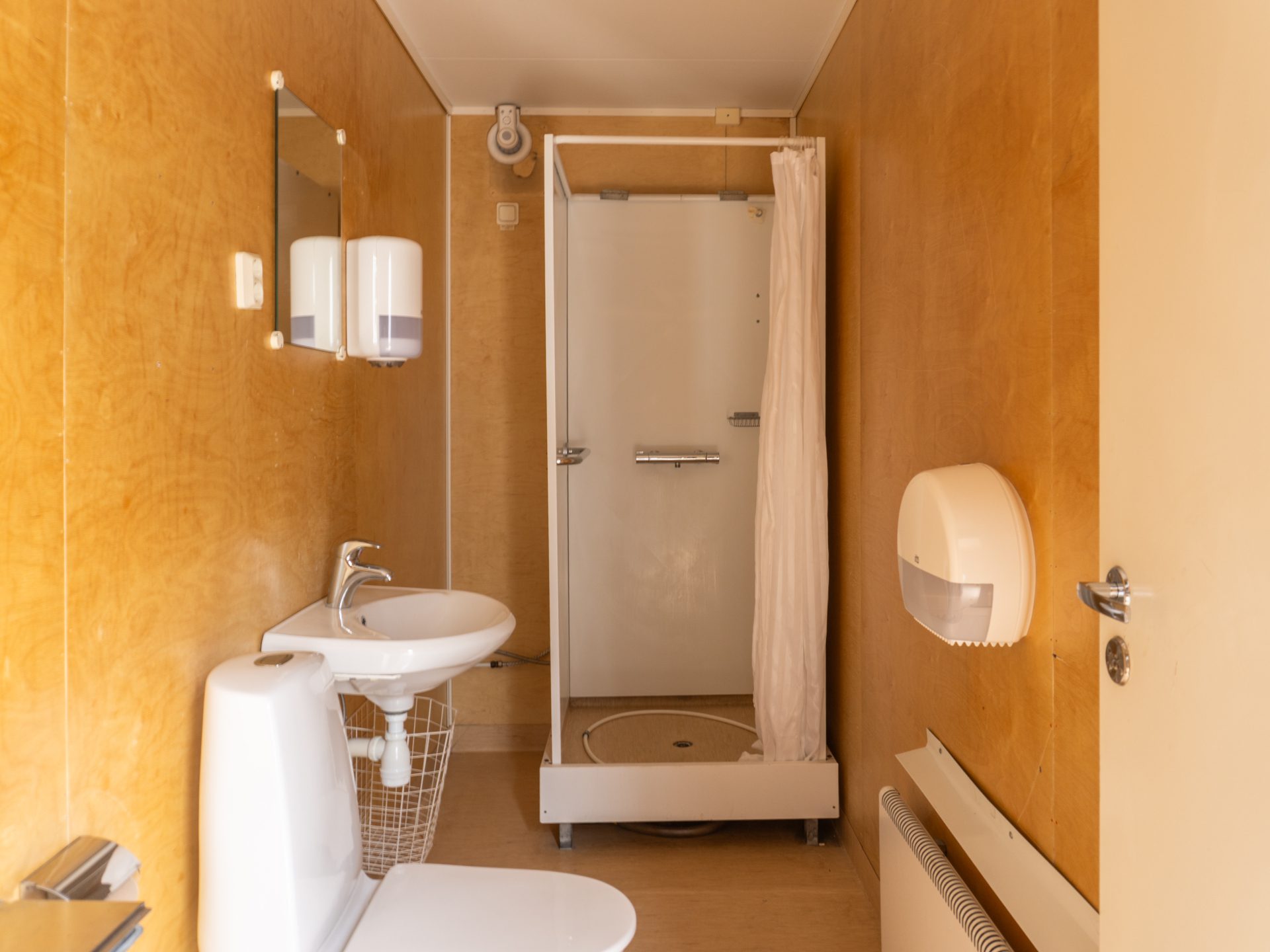 Sanitetsbod med 4st WC och dusch - Bild 4
