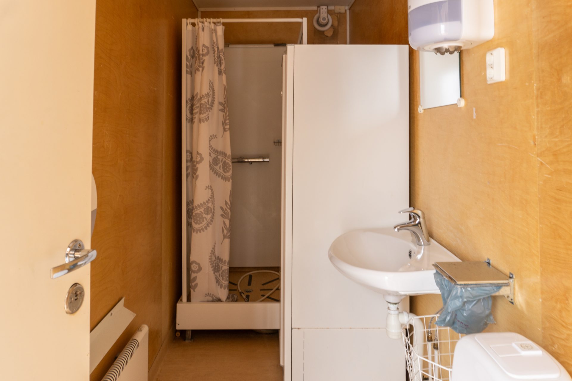 Sanitetsbod med 4st WC och dusch - Bild 3