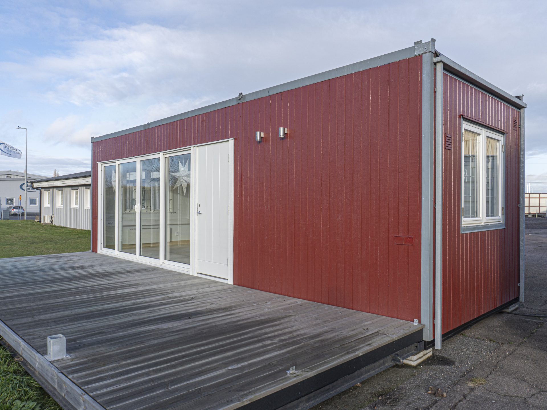 Fabriksrenoverad bod med isolerat skjutglasparti - Bild 2