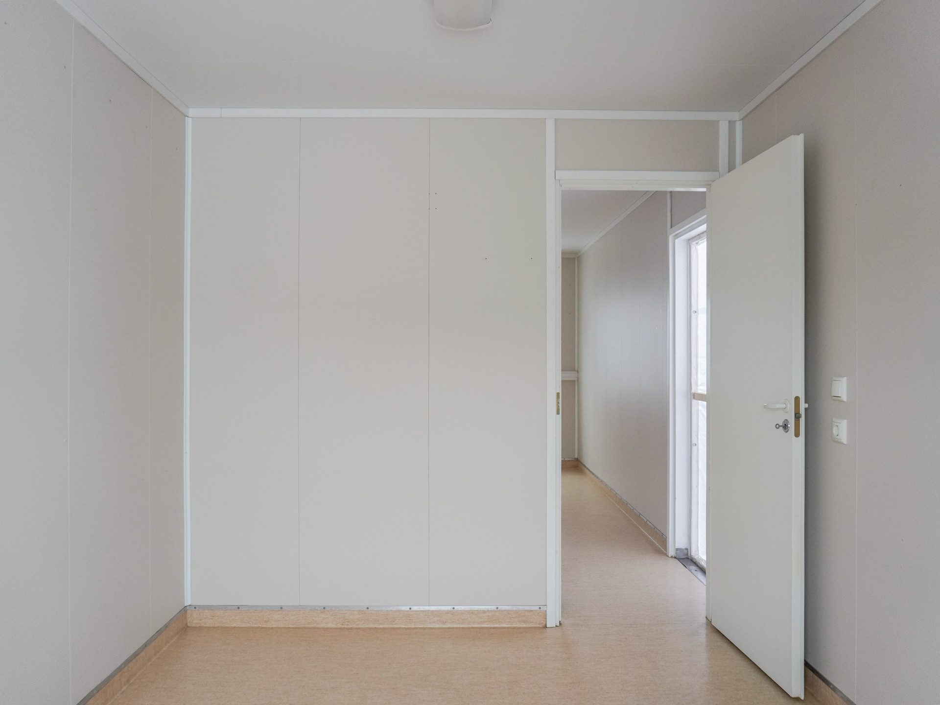 Kontorsbod med en innervägg - Bild 5