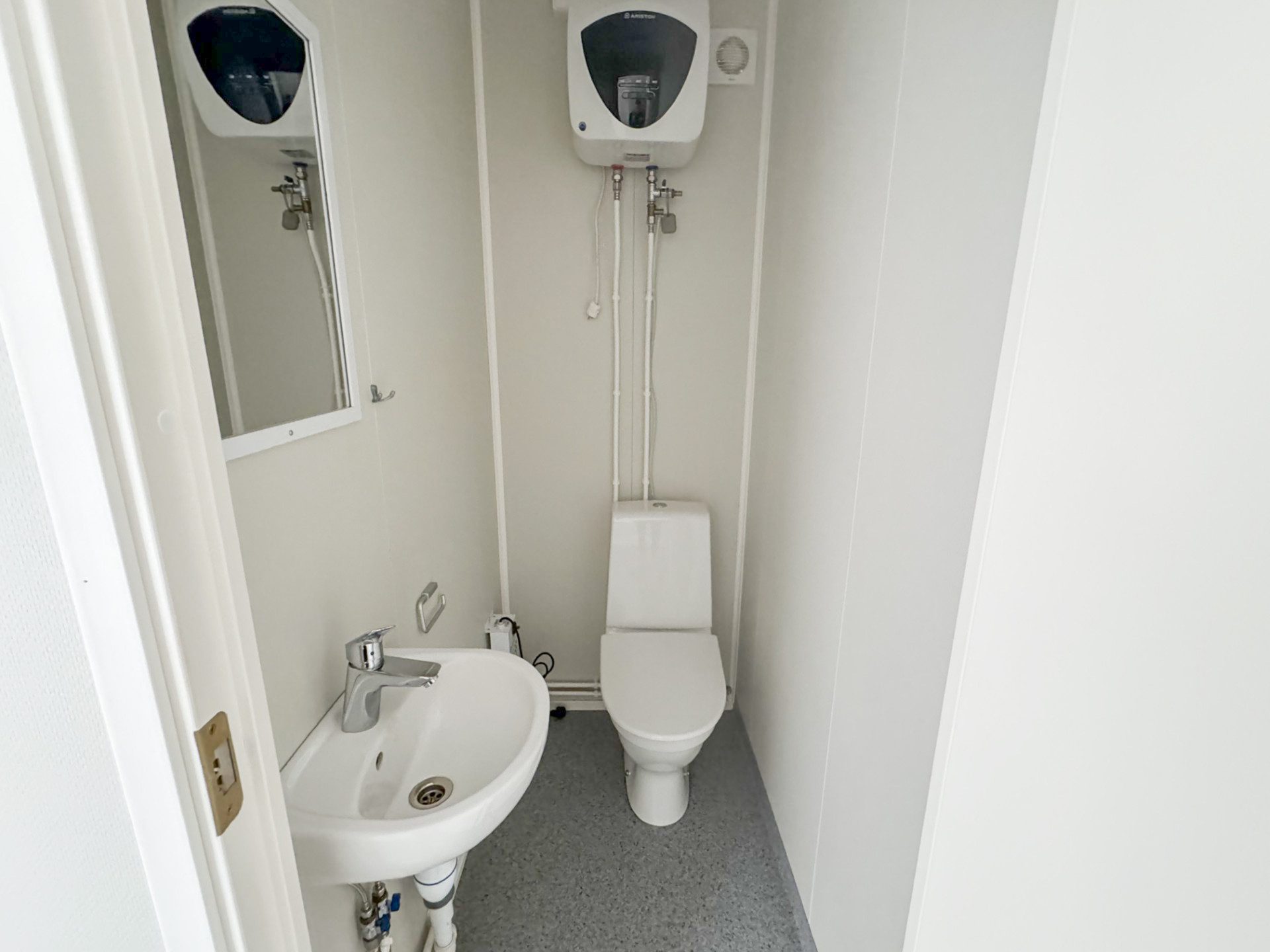 Kontorsbod med WC och pentry - Bild 6