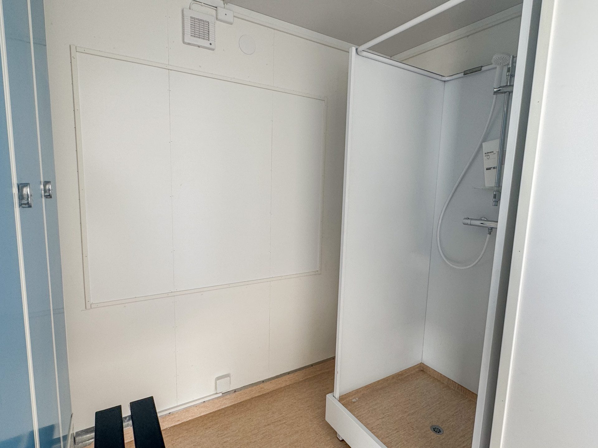 Sanitetsbod med WC & dusch - Bild 7