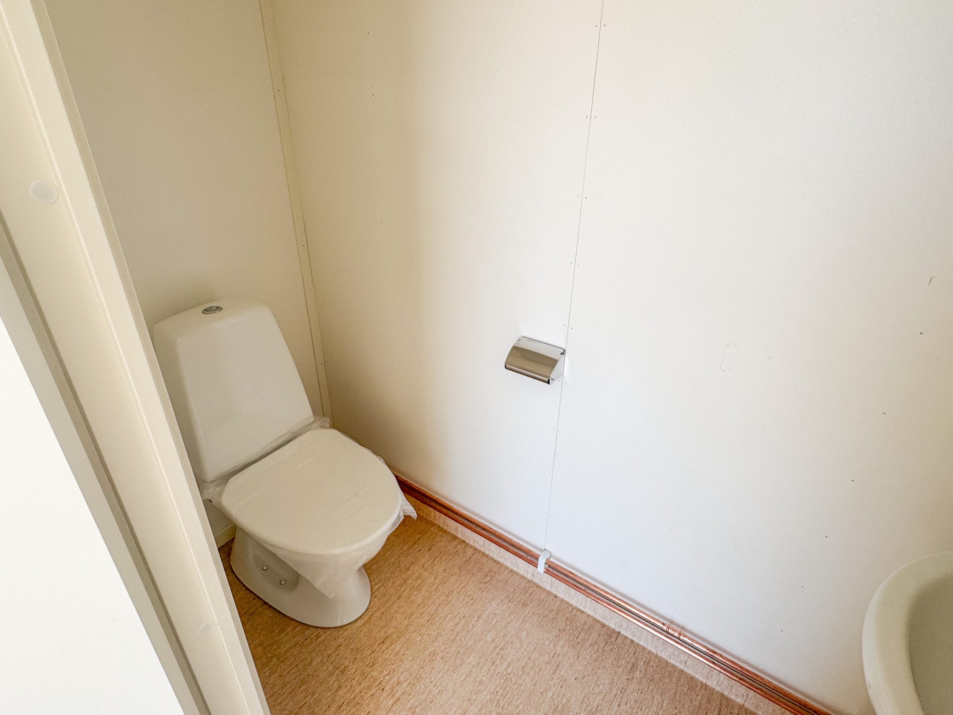 Sanitetsbod med WC & dusch - Bild 9