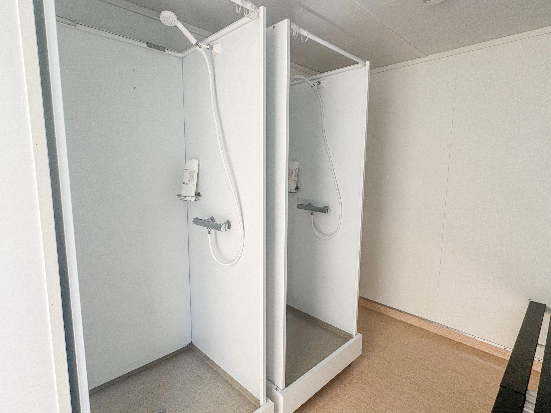 Sanitetsbod med WC & dusch - Bild 13