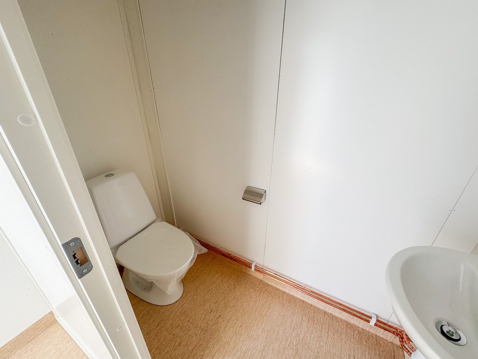 Sanitetsbod med WC & dusch - Bild 15