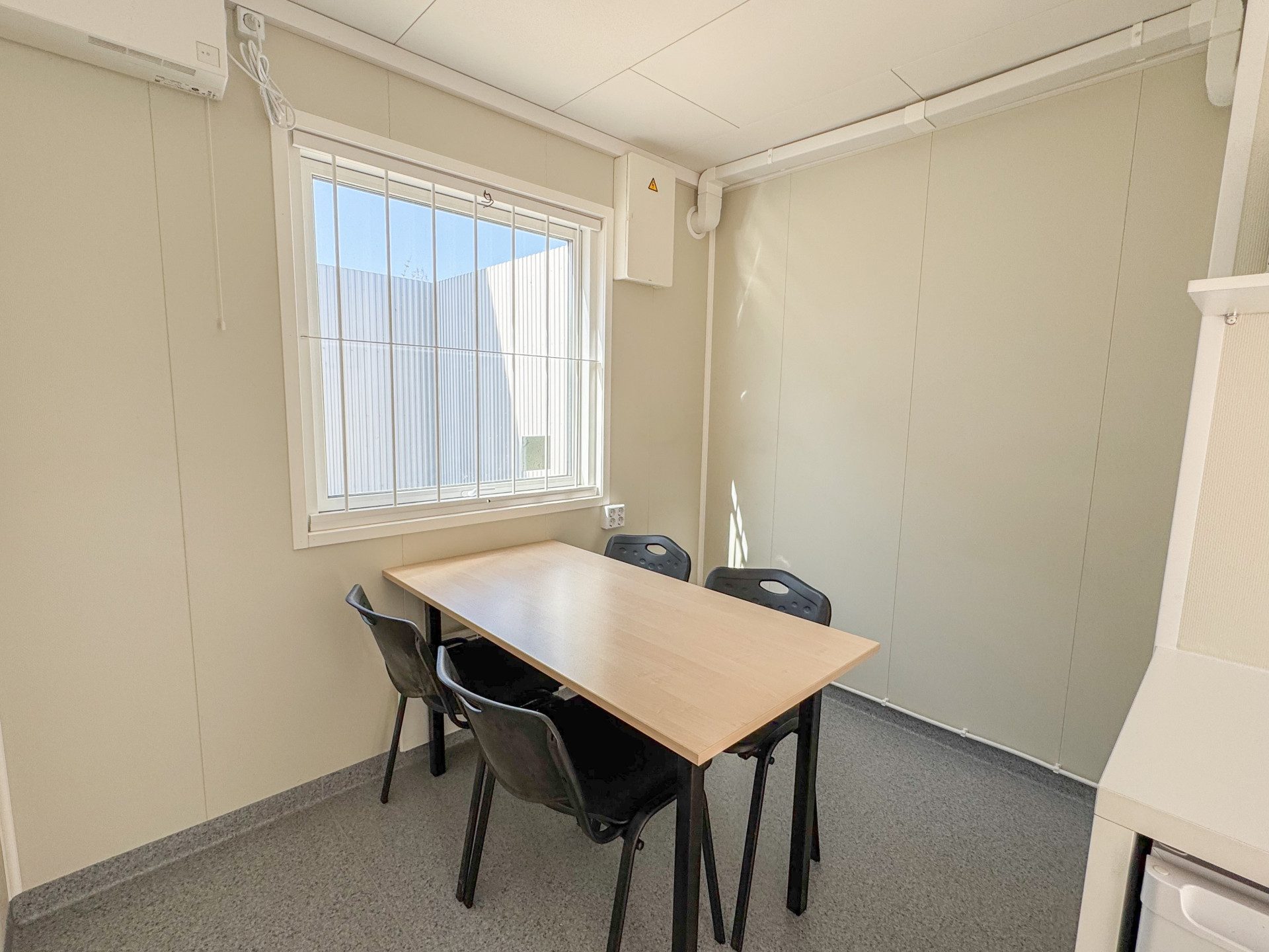 Kontorsbod med WC och pentry - Bild 11