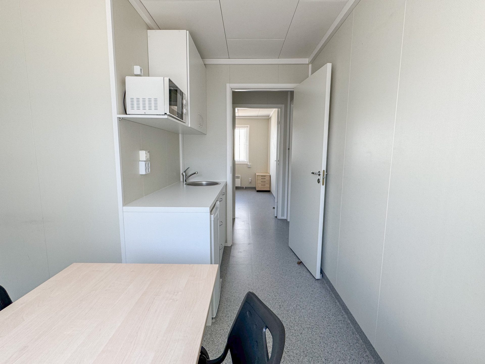 Kontorsbod med WC och pentry - Bild 13