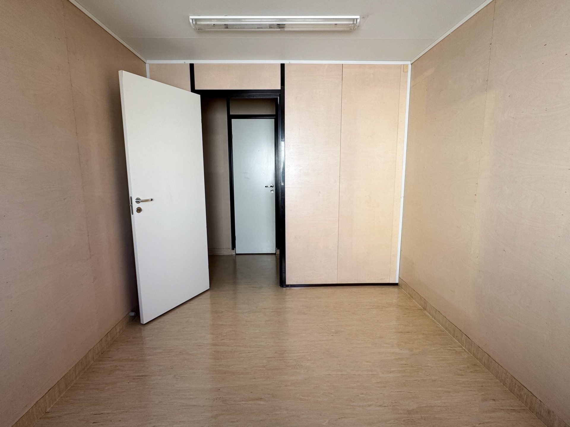 Kontorsbod med WC och pentry - Bild 6