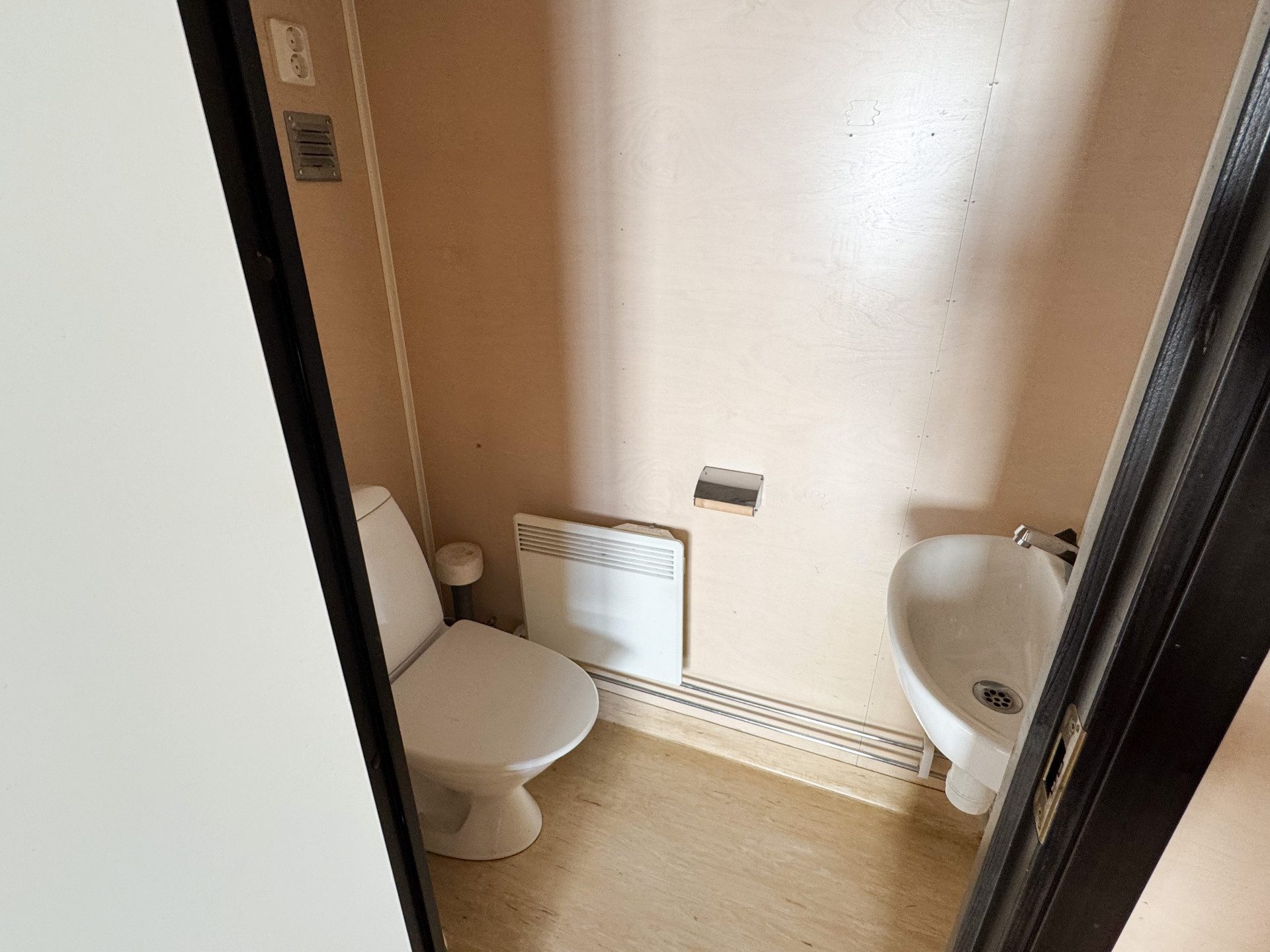 Kontorsbod med WC och pentry - Bild 7
