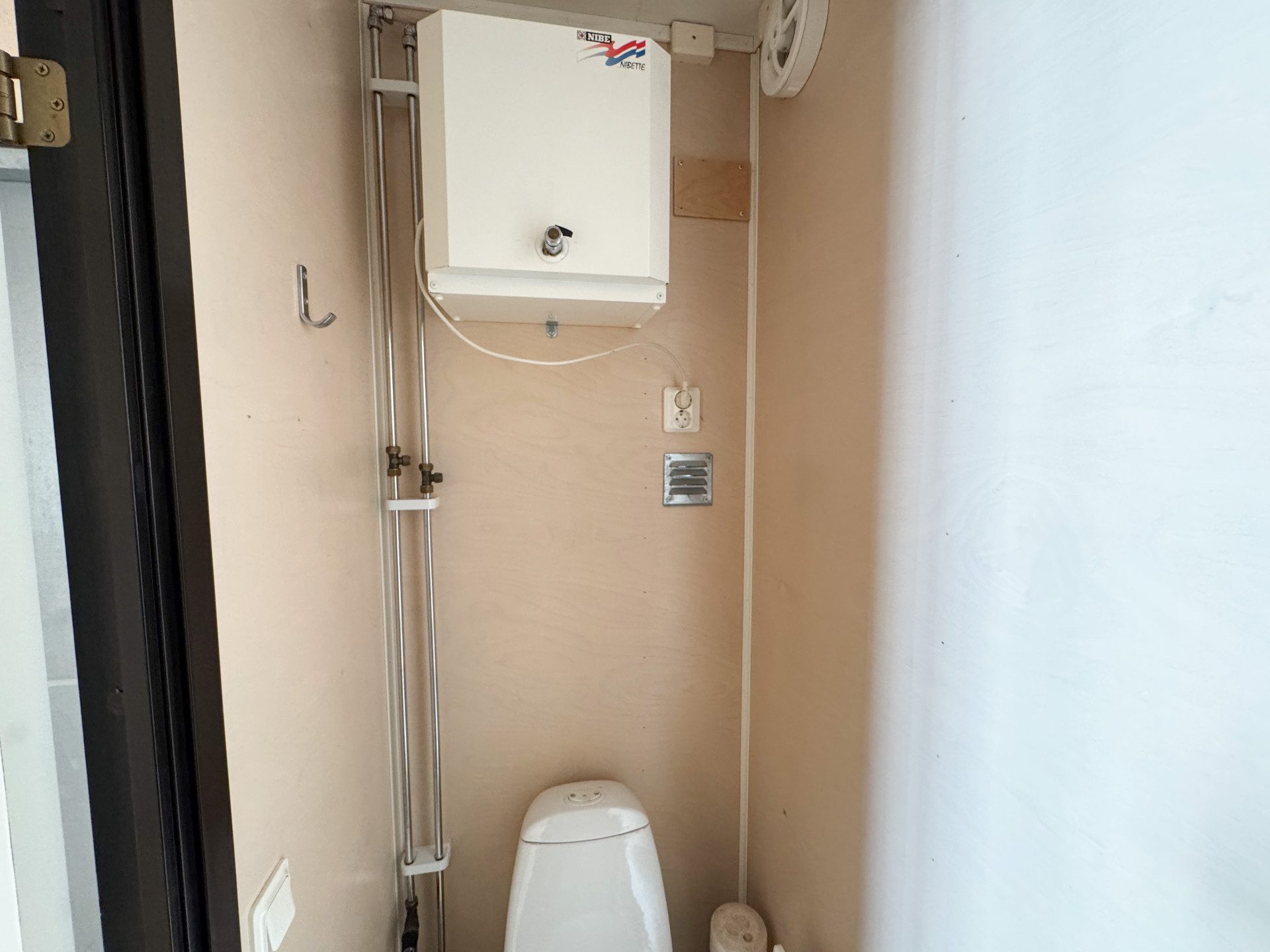 Kontorsbod med WC och pentry - Bild 10