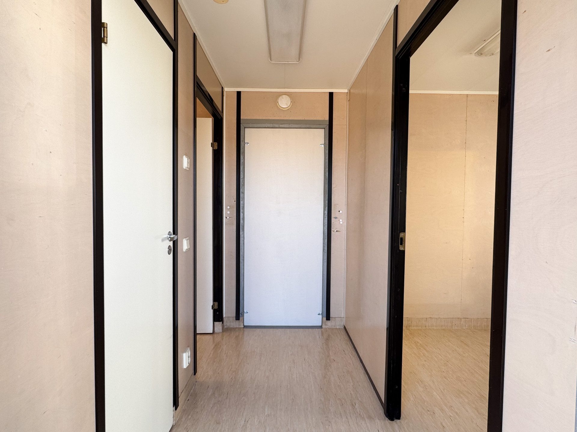 Kontorsbod med WC och pentry - Bild 11