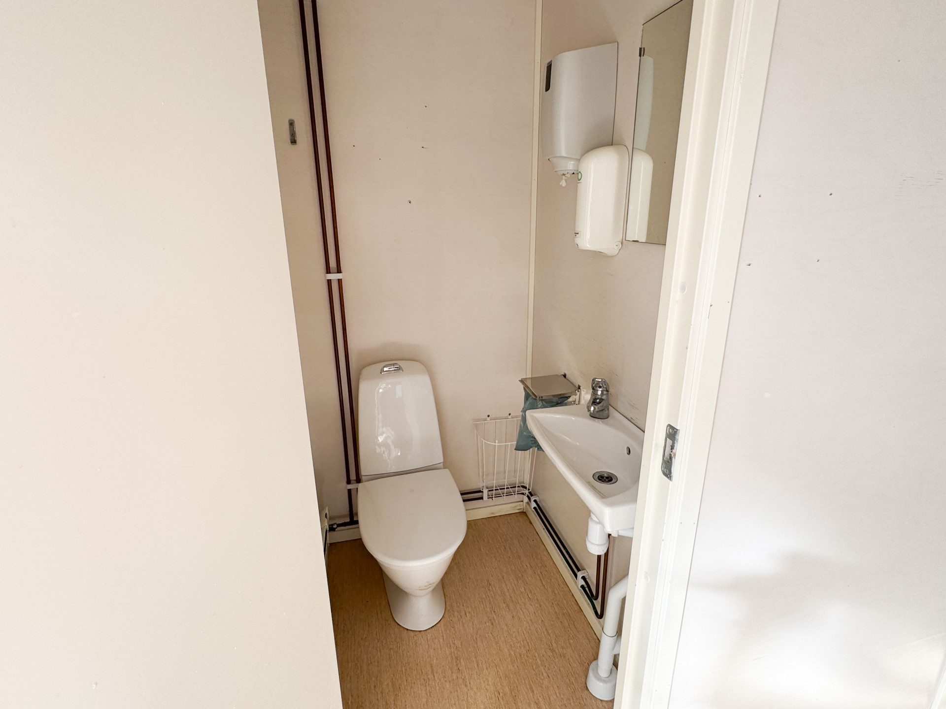 Personalbod med WC, dusch & pentry - Bild 7