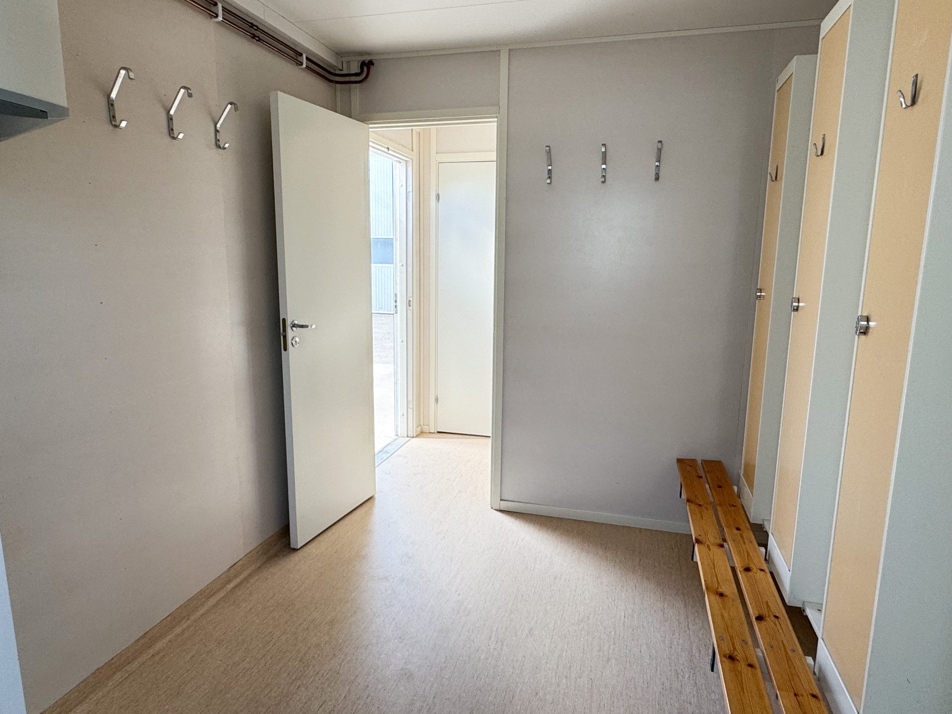 Personalbod med WC, dusch & pentry - Bild 10