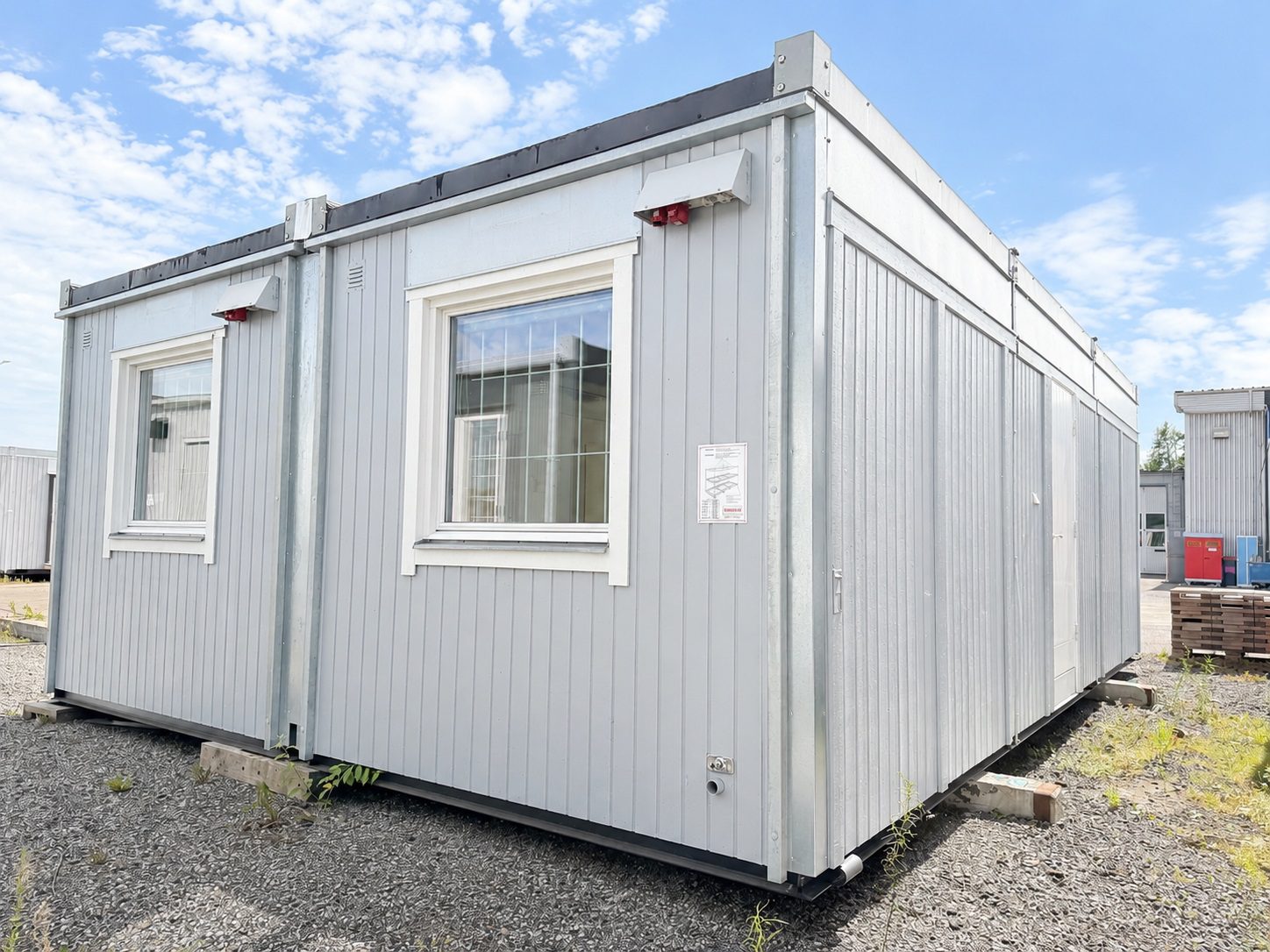 Fabriksrenoverad sal med kök - Bild 2