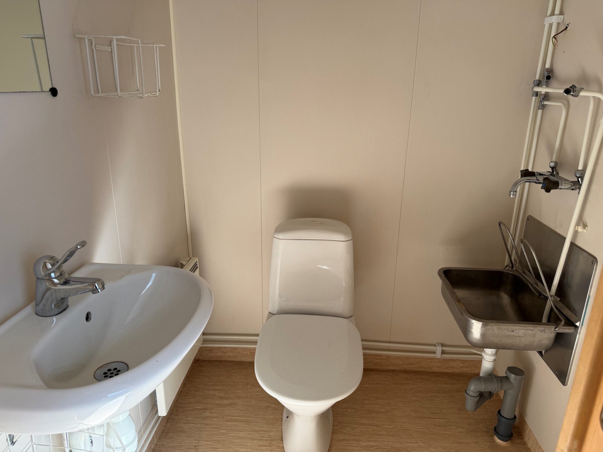 Toalett- & Duschbod med förråd - Bild 8