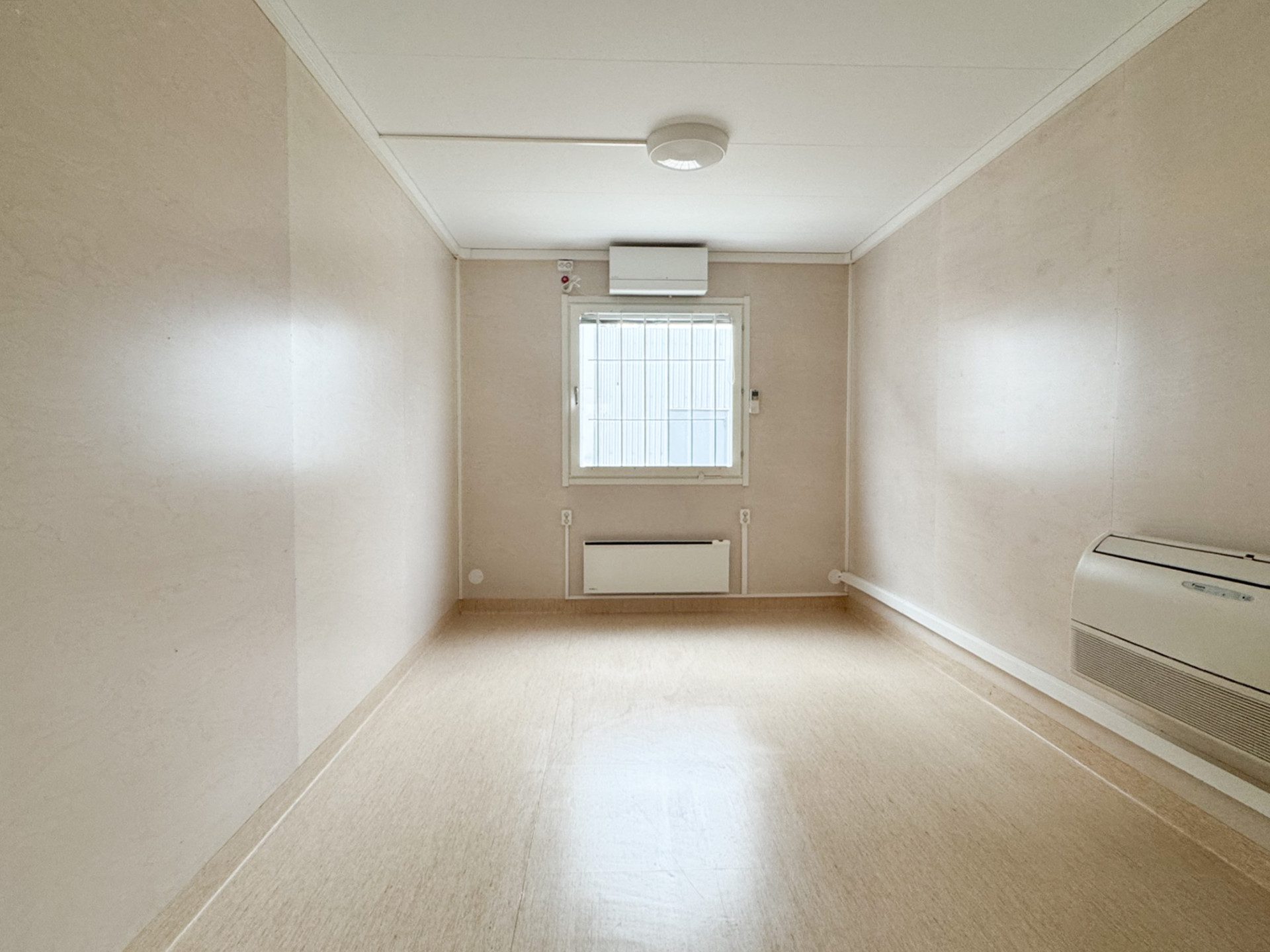 Kontorsbod med WC och pentry - Bild 6