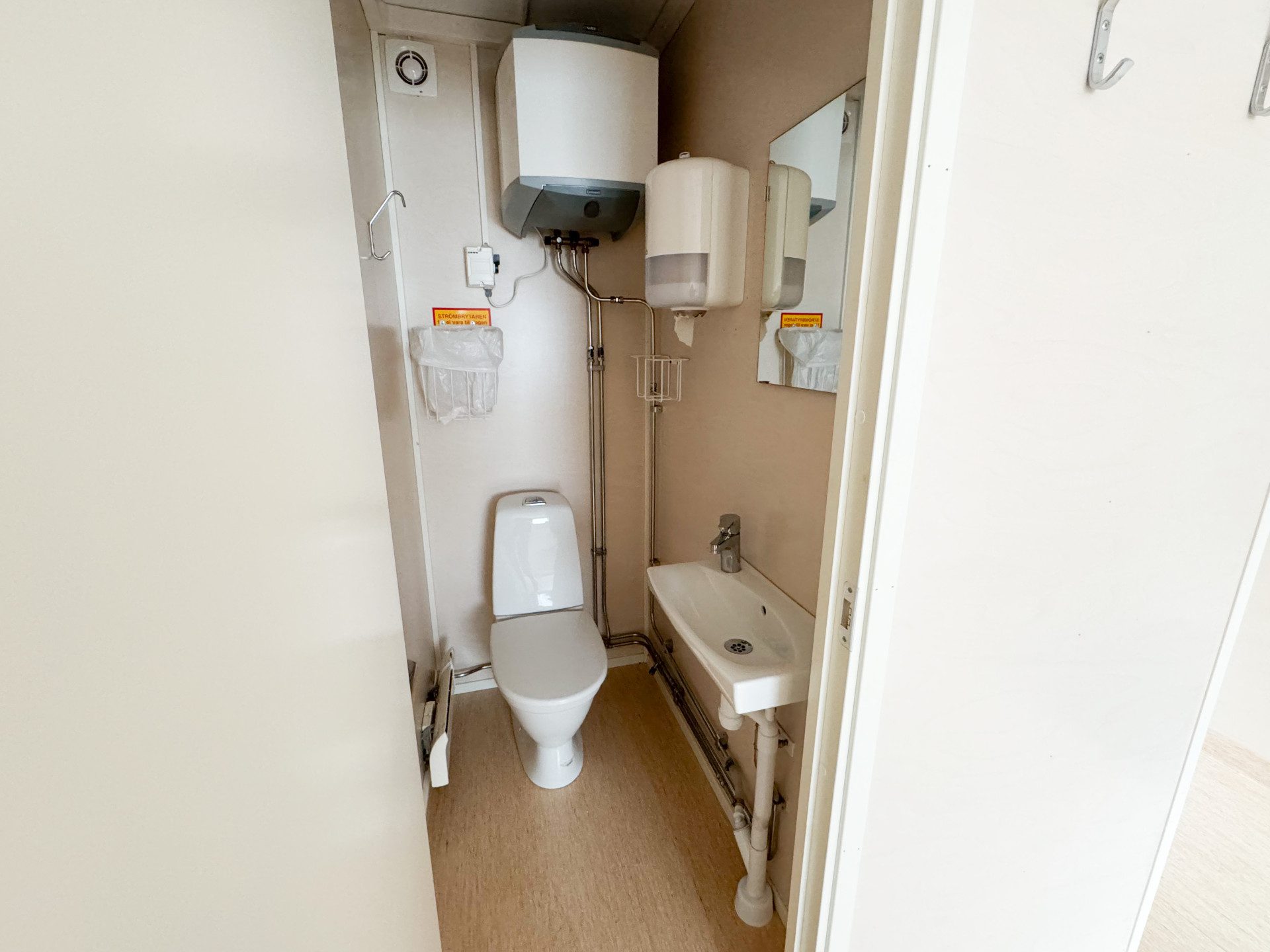Kontorsbod med WC och pentry - Bild 7