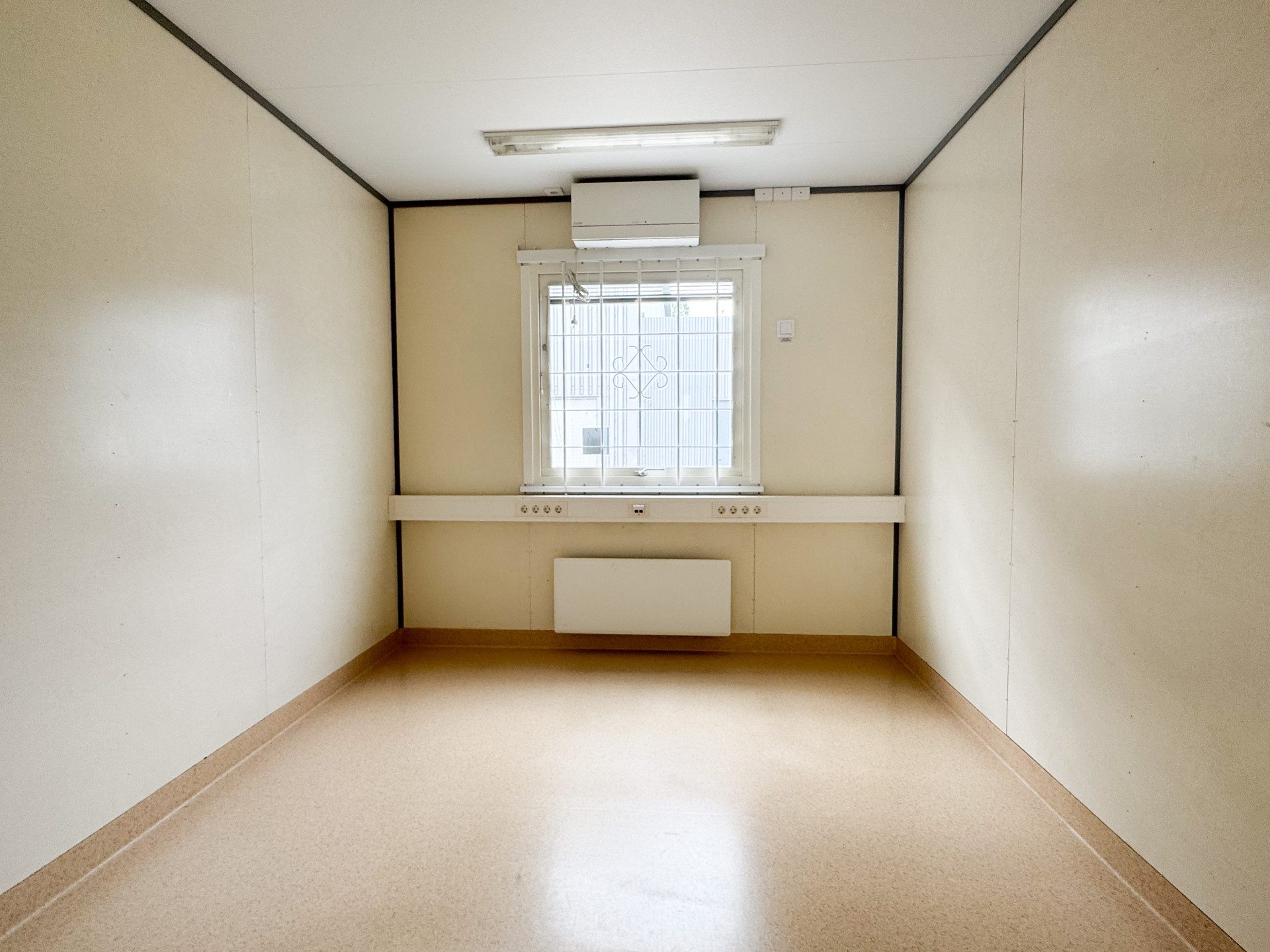 Kontorsbod med en innervägg - Bild 8
