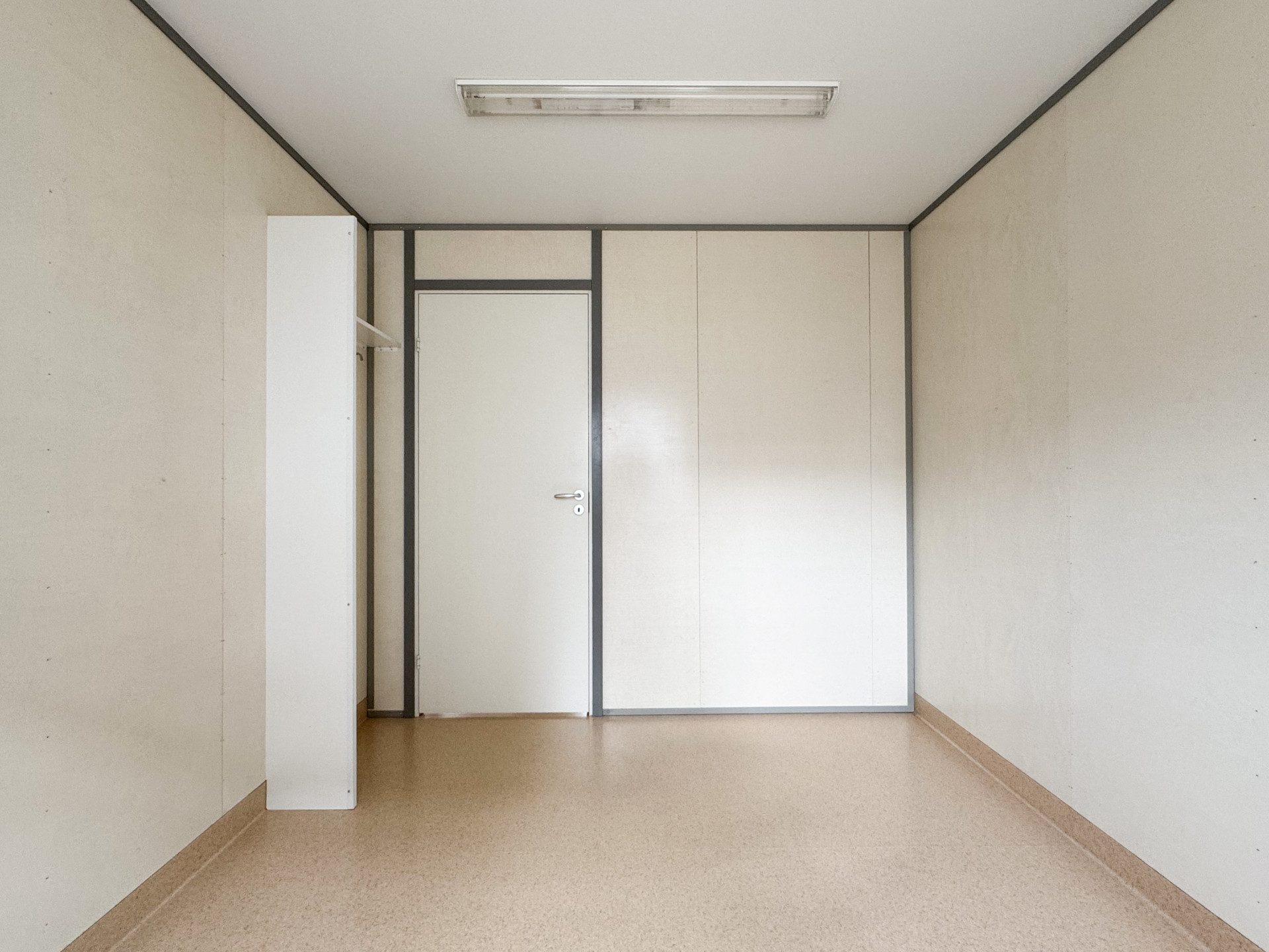 Kontorsbod med en innervägg - Bild 5