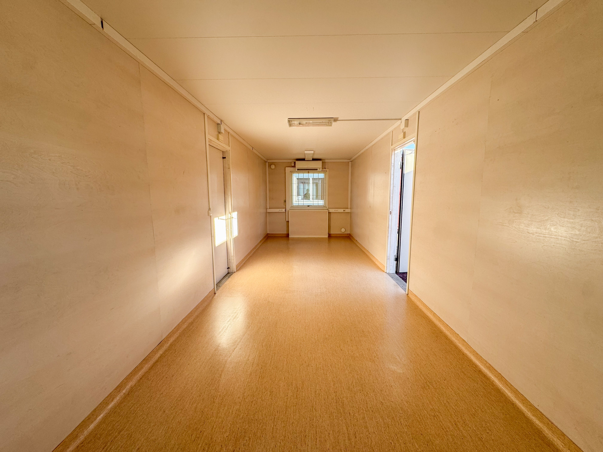 Kontorsbod med öppen planlösning - Bild 3